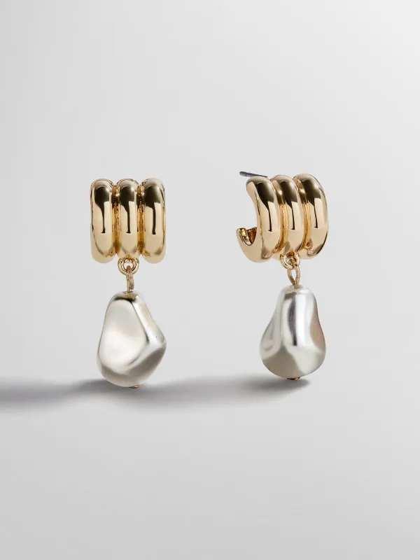 Teagan Ribbed Pearl Earrings - Gold/Pearl made by BaubleBar