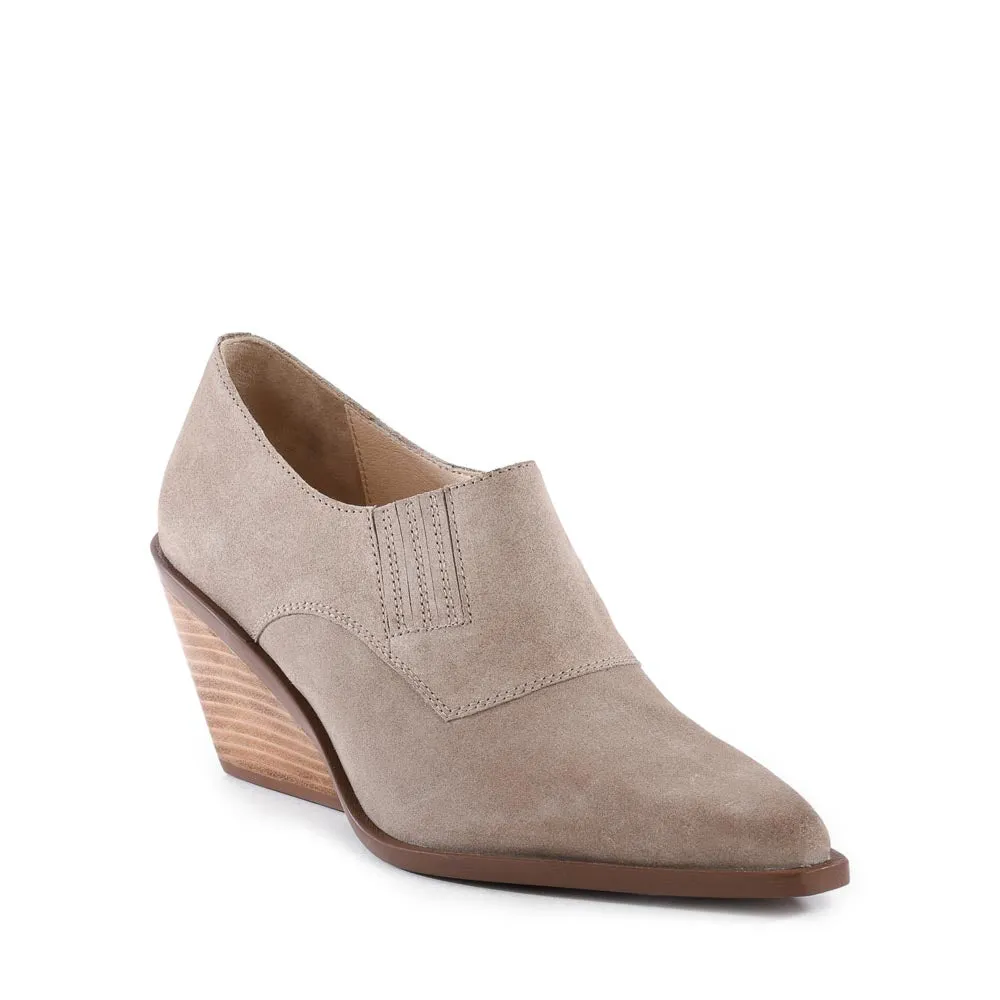 Seattle Boot sold by BC Footwear product image thumbnail 2