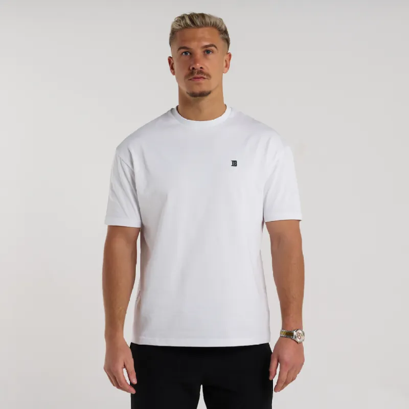 Courtet T-Shirt - White made by be inspired