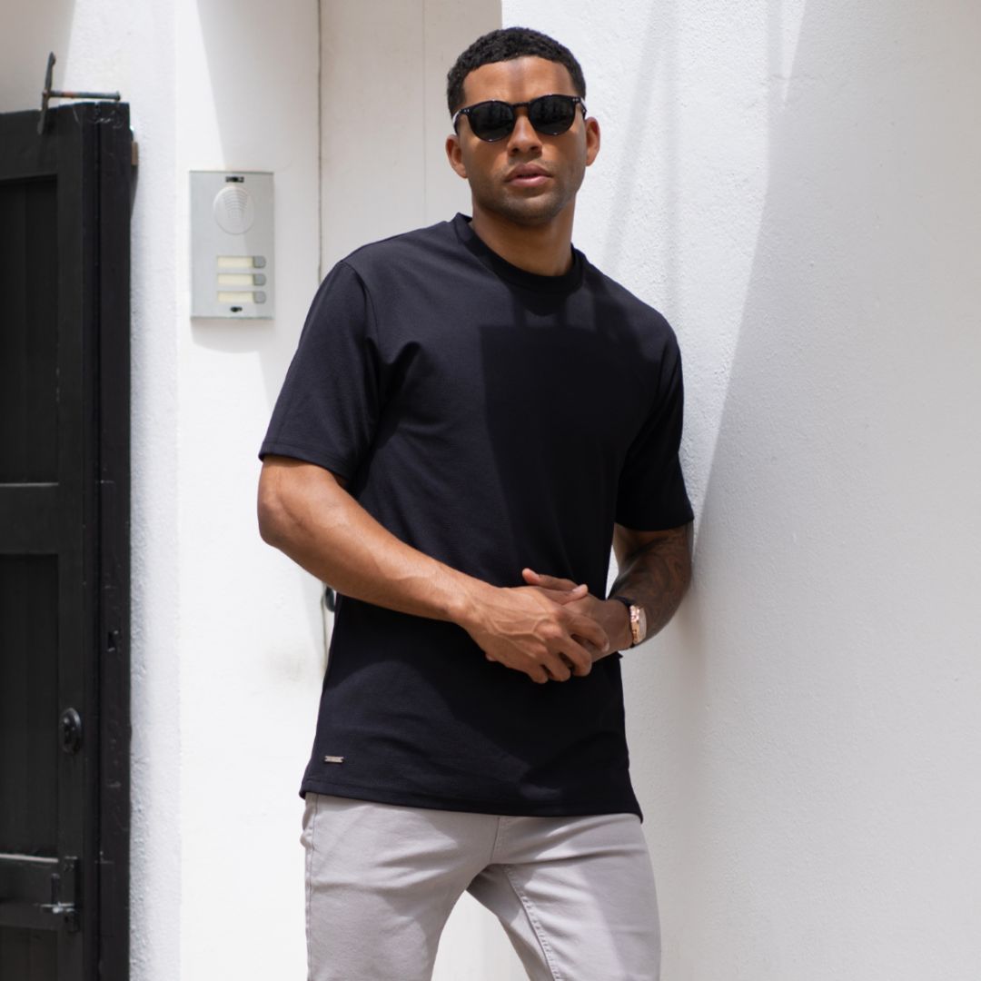 Leno T-Shirt - Black sold by be inspired product image thumbnail 5