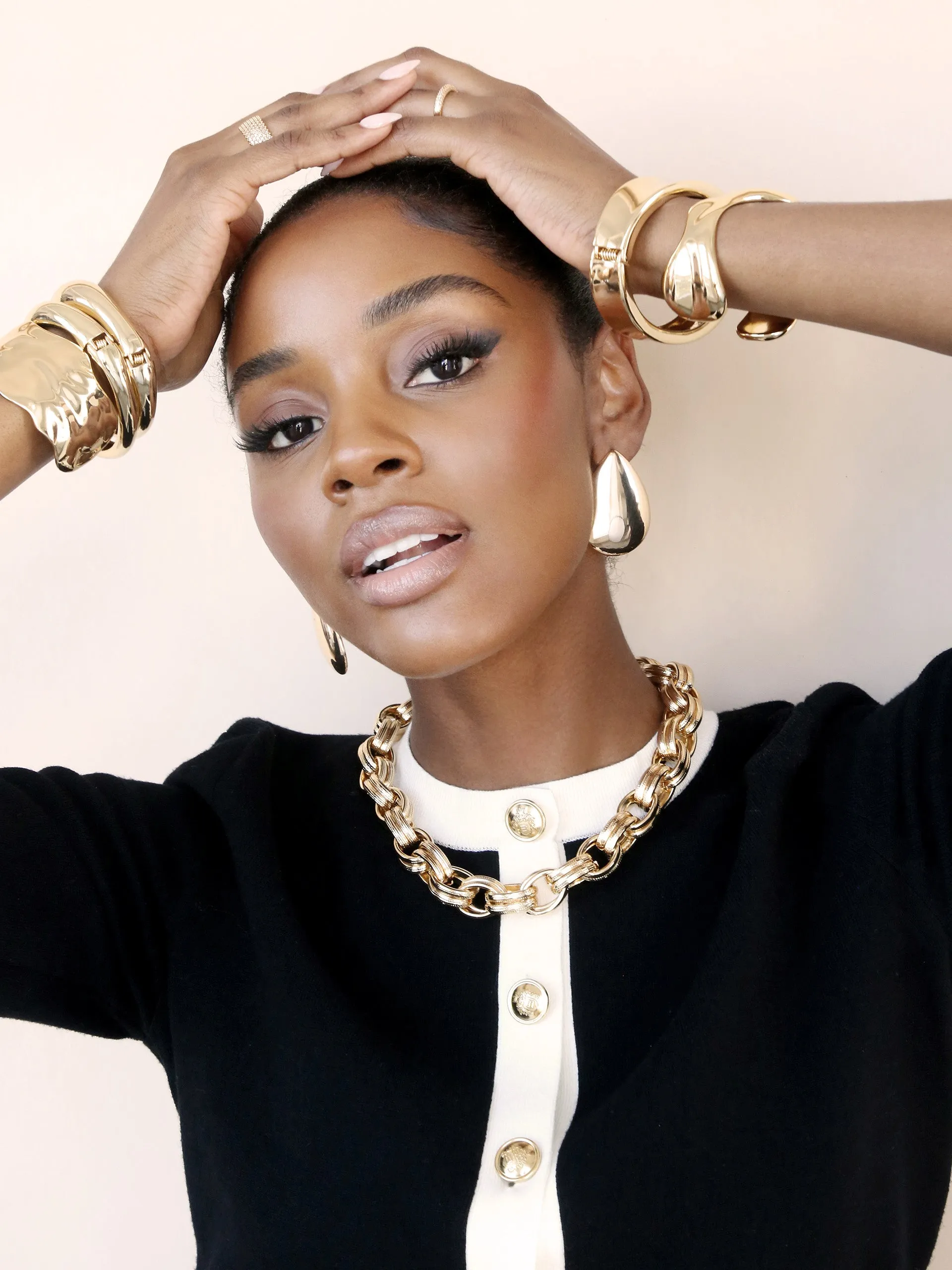 Bold & Chunky Chain Link Necklace sold by Beach Bunny product image thumbnail 4