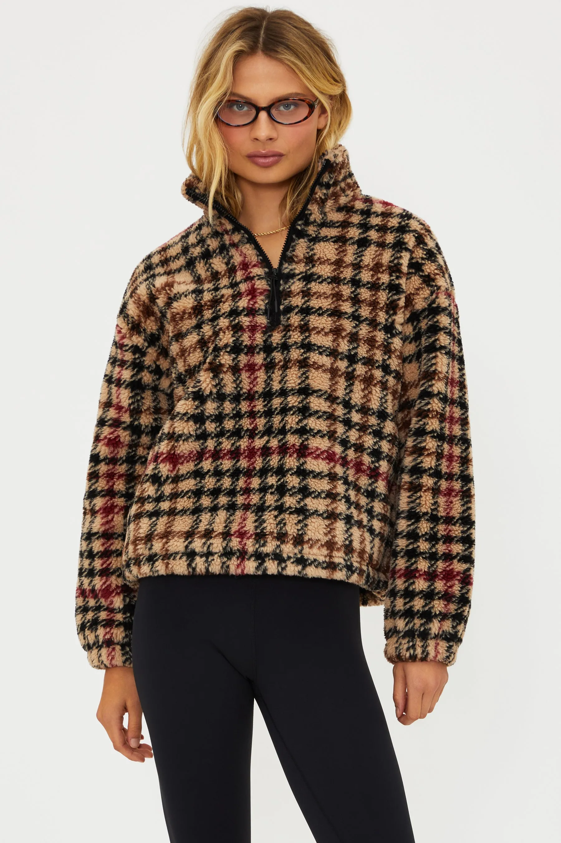 Leona Sherpa Midnight Houndstooth sold by Beach Riot product image thumbnail 5