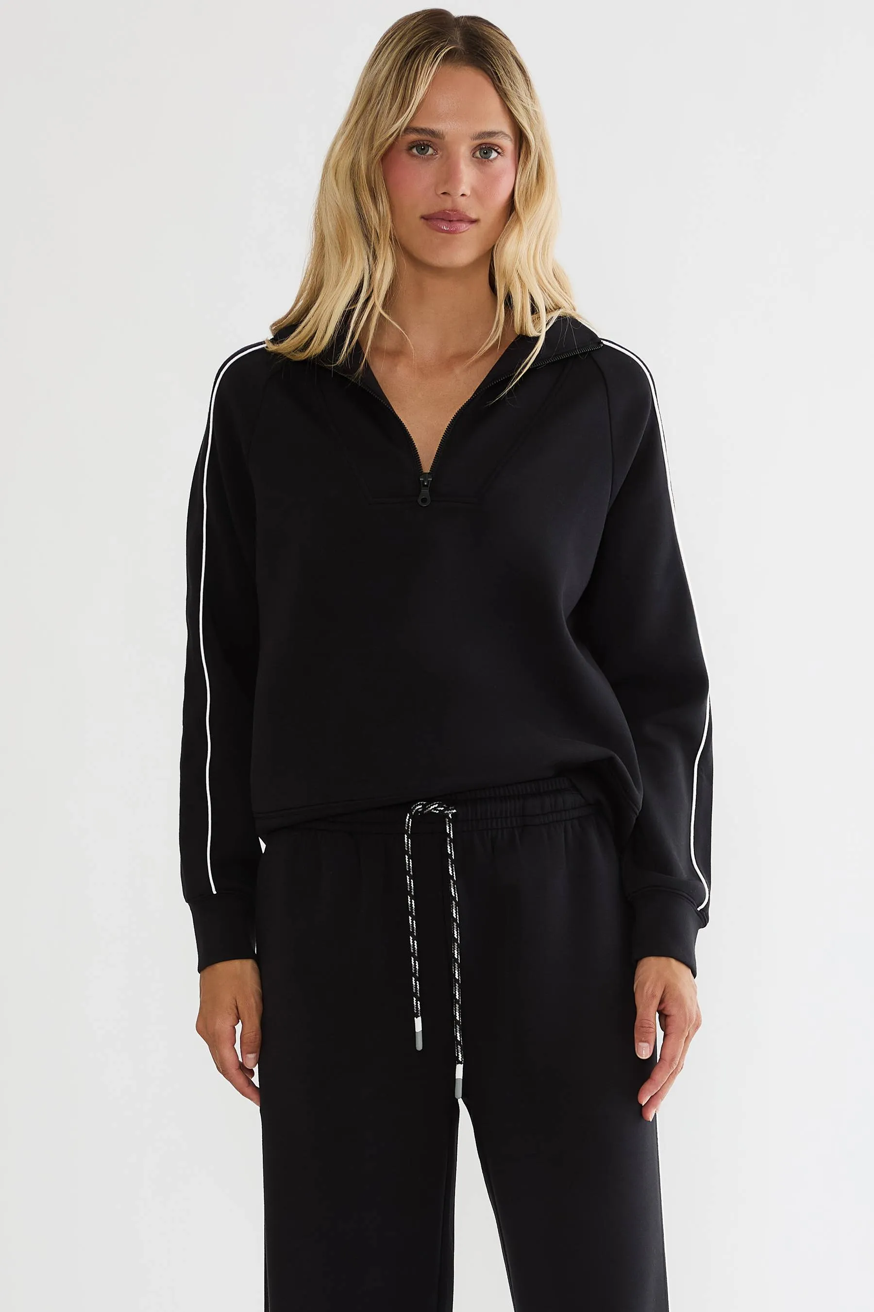 Mara Sweatshirt Noir Frost sold by Beach Riot product image thumbnail 3