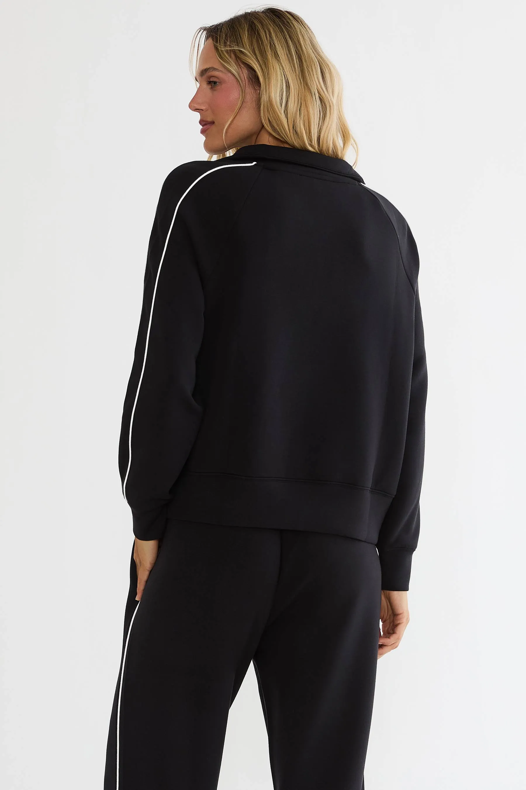 Mara Sweatshirt Noir Frost sold by Beach Riot product image thumbnail 2