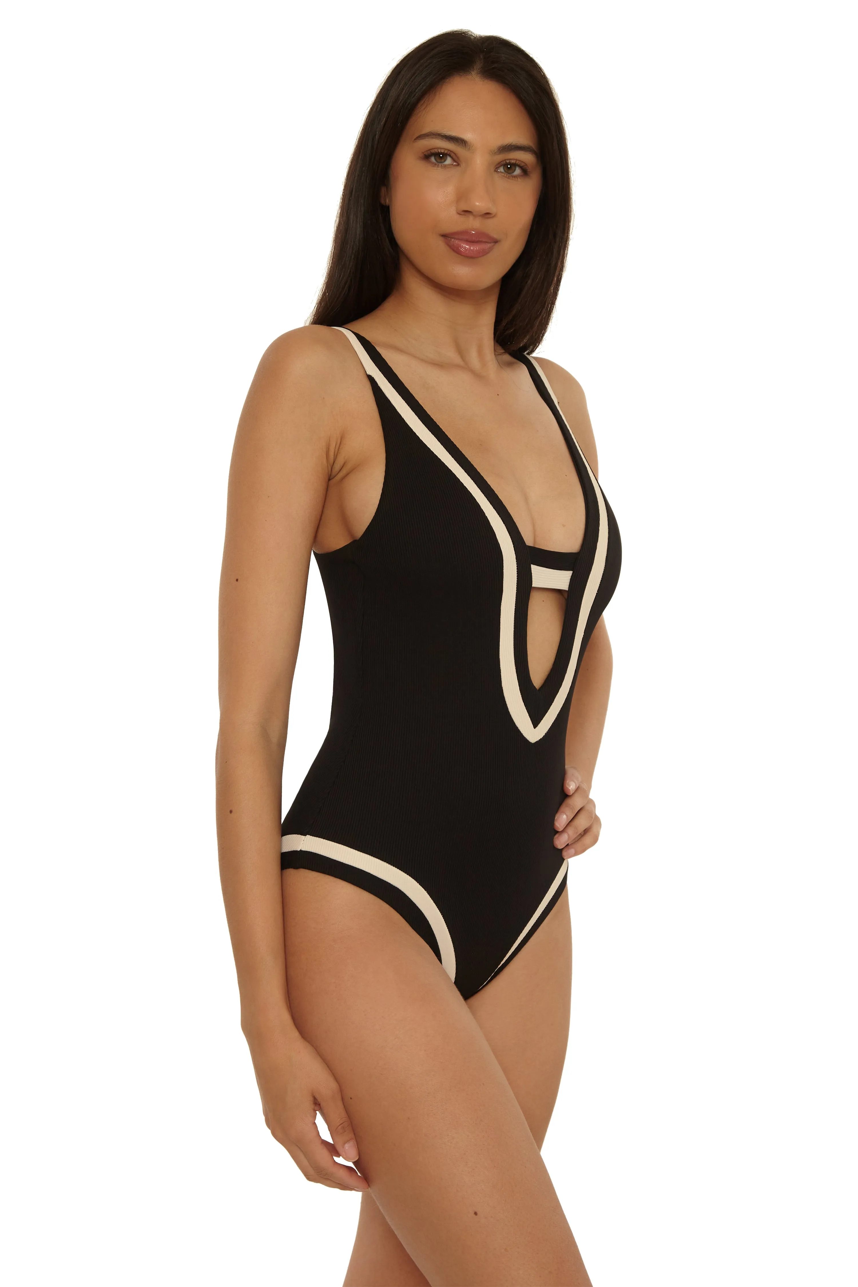 COAST LINE 1PC PLUNGE sold by BECCA product image thumbnail 4