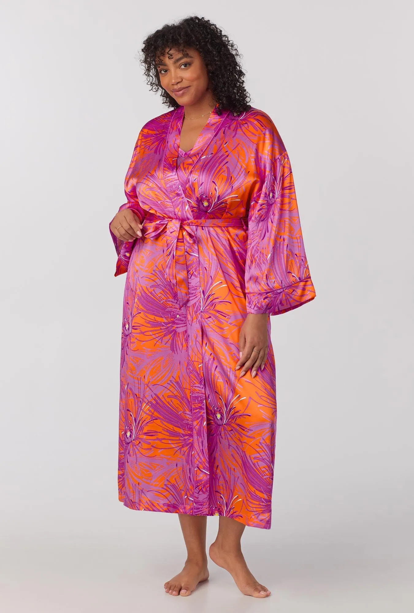 BedHead x Trina Turk Fuji Mums Banded Collar Washable Silk Robe sold by BedHead product image thumbnail 4