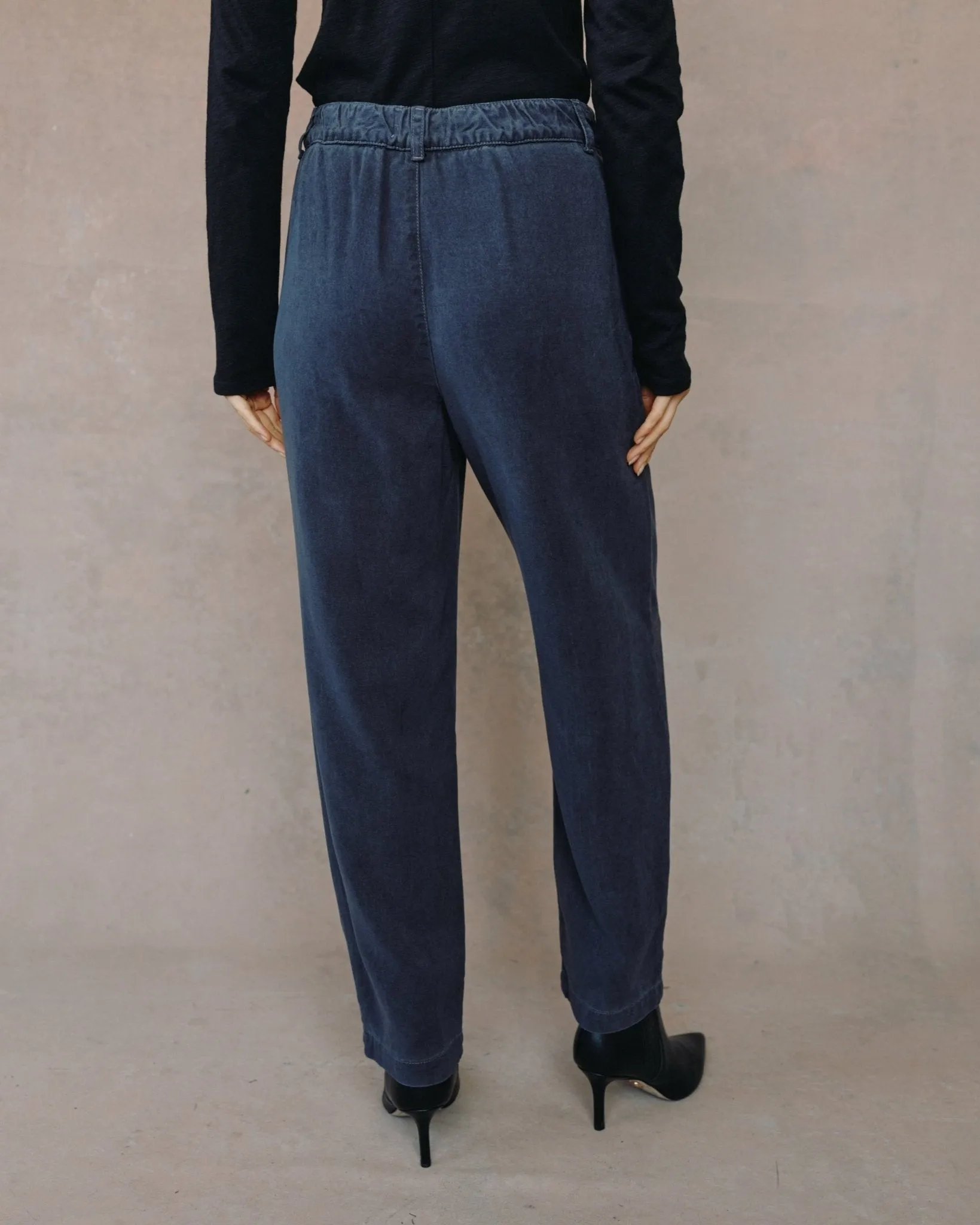 Single Pleat Pant - Charcoal sold by Bella Dahl product image thumbnail 4