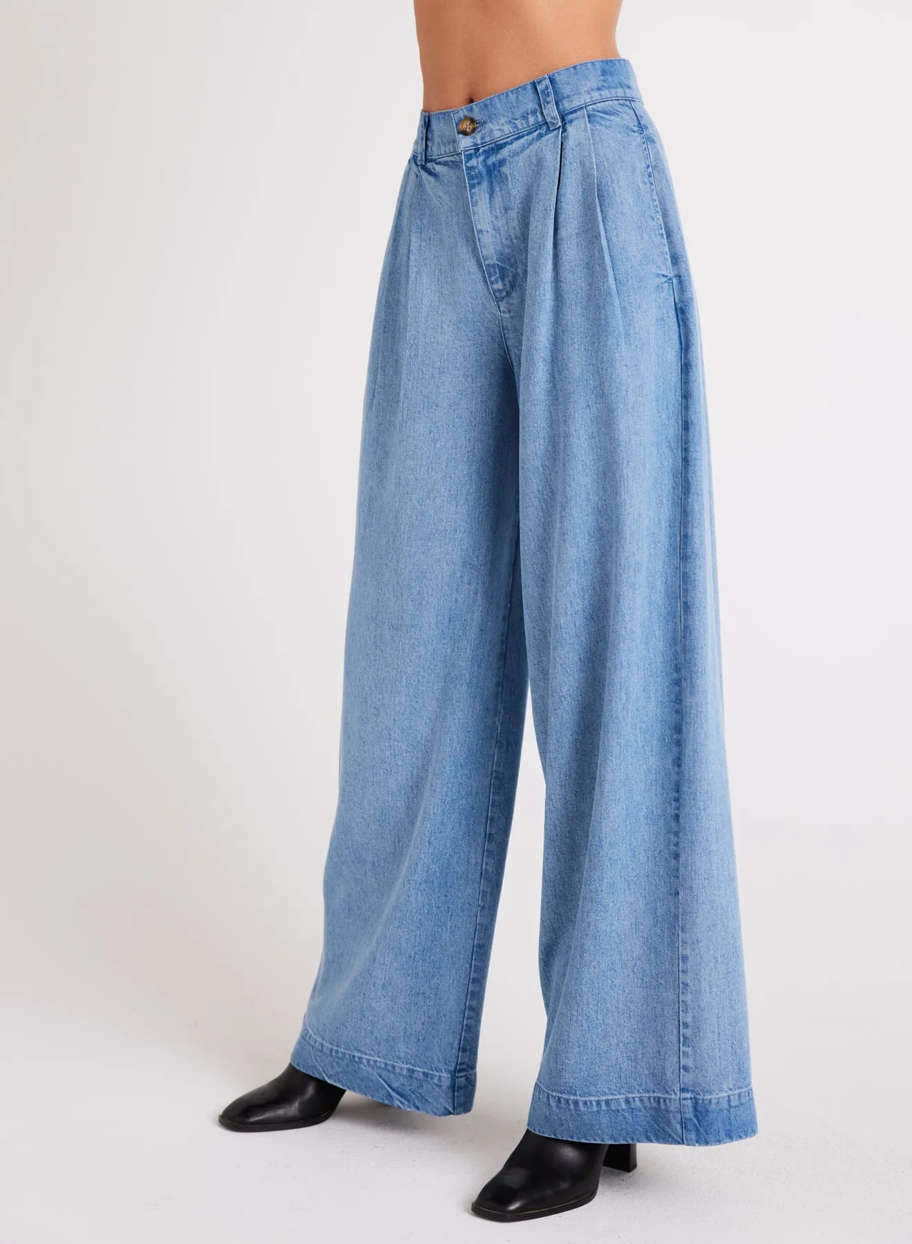 Greta Pleated Wide Leg Trouser - Vintage Horizon Wash sold by Bella Dahl product image thumbnail 4
