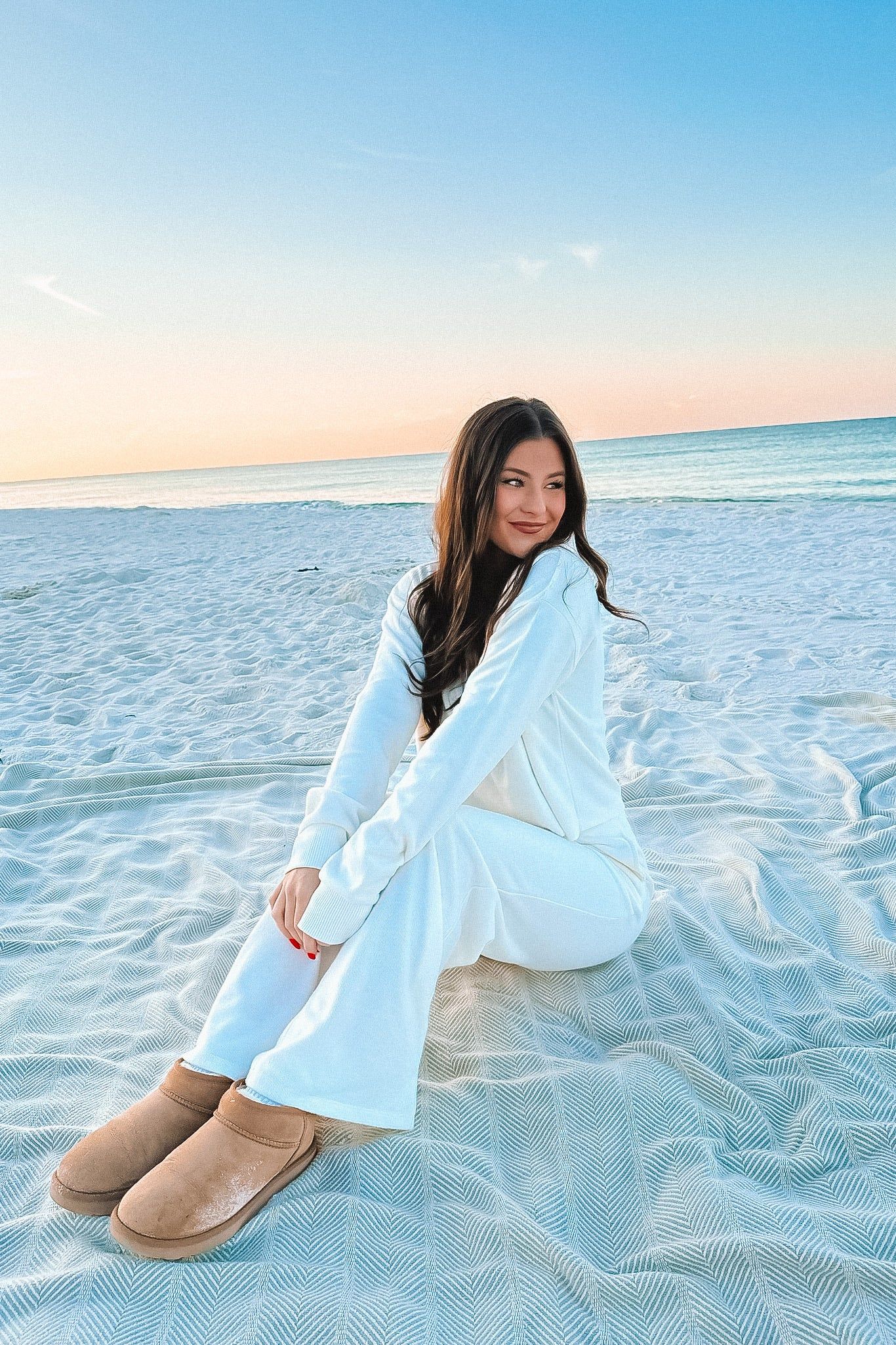 Weekend Hangs Pants sold by Bella Rose boutique product image thumbnail 4