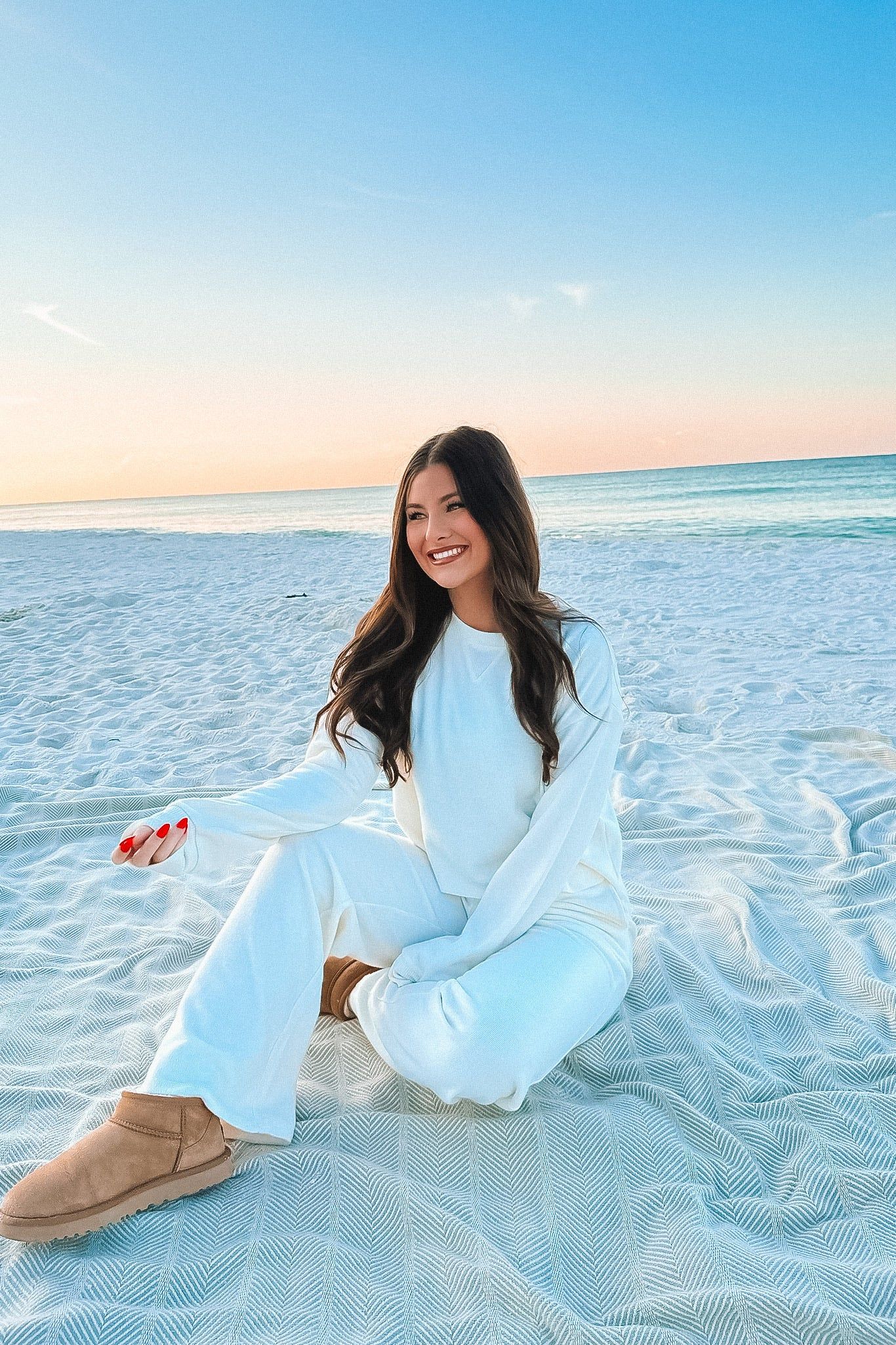 Weekend Hangs Pants sold by Bella Rose boutique product image thumbnail 2