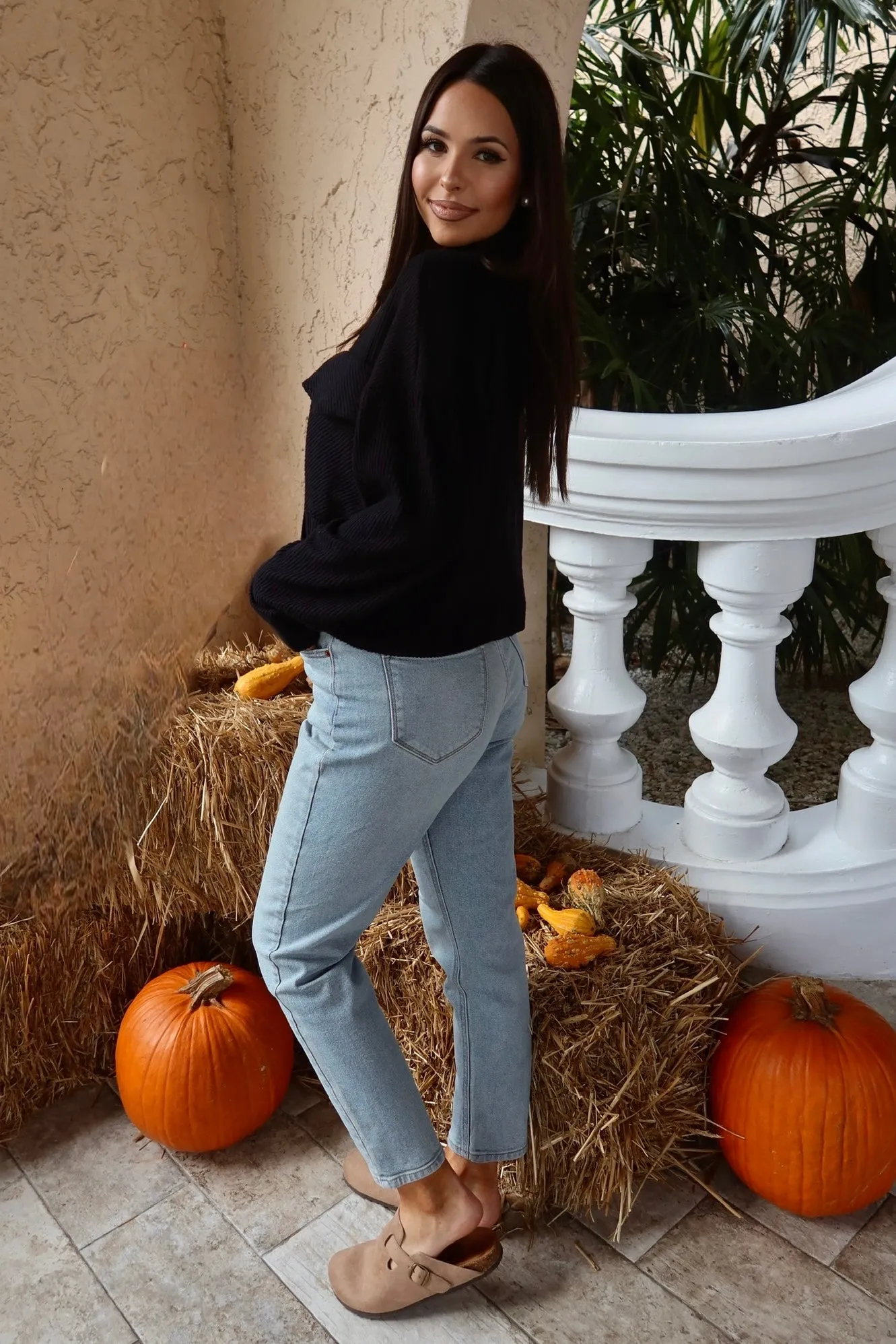 Alyssa Ribbed Cropped Shacket sold by Bella Rose boutique product image thumbnail 2