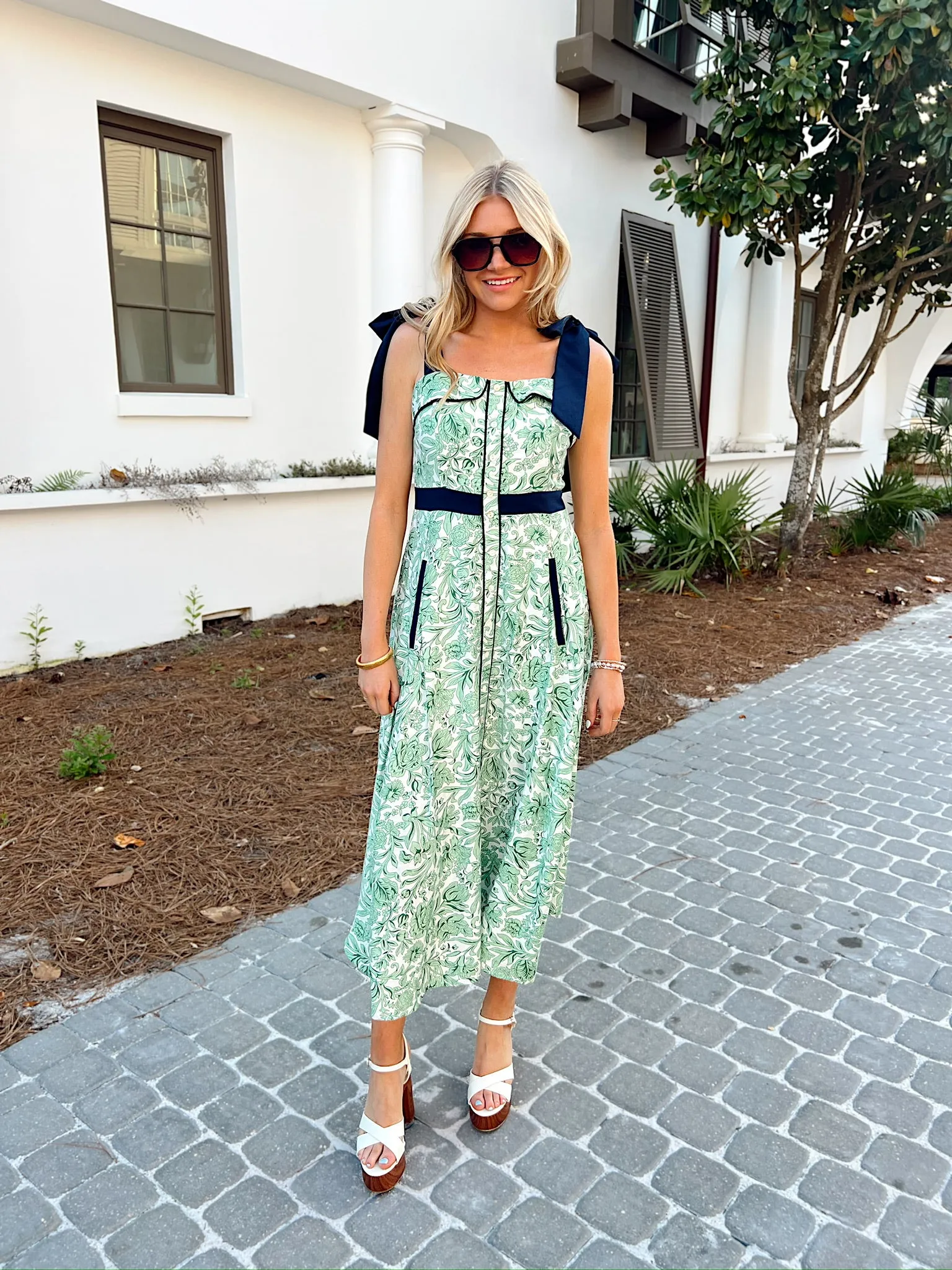 Feels Like Love Floral Midi Dress sold by Bella Rose boutique product image thumbnail 3