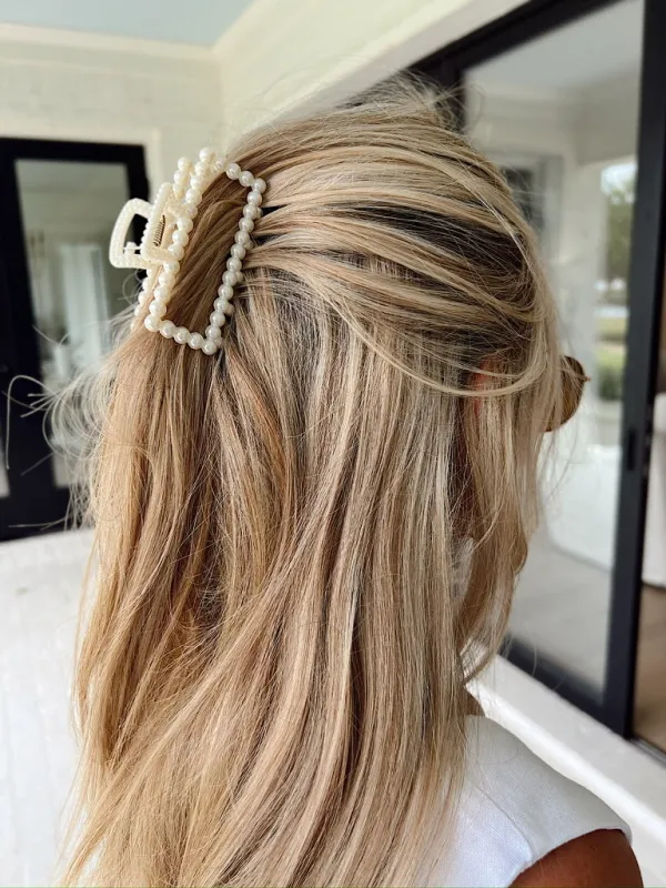 RESTOCK: Timeless Piece Pearl Hair Clip sold by Bella Rose boutique