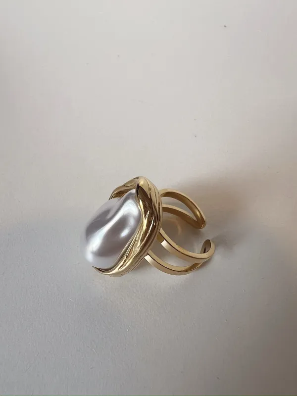 The World Is Your Oyster Pearl Ring sold by Bella Rose boutique