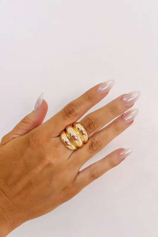 Pointing Fingers Ring sold by Bella Rose boutique