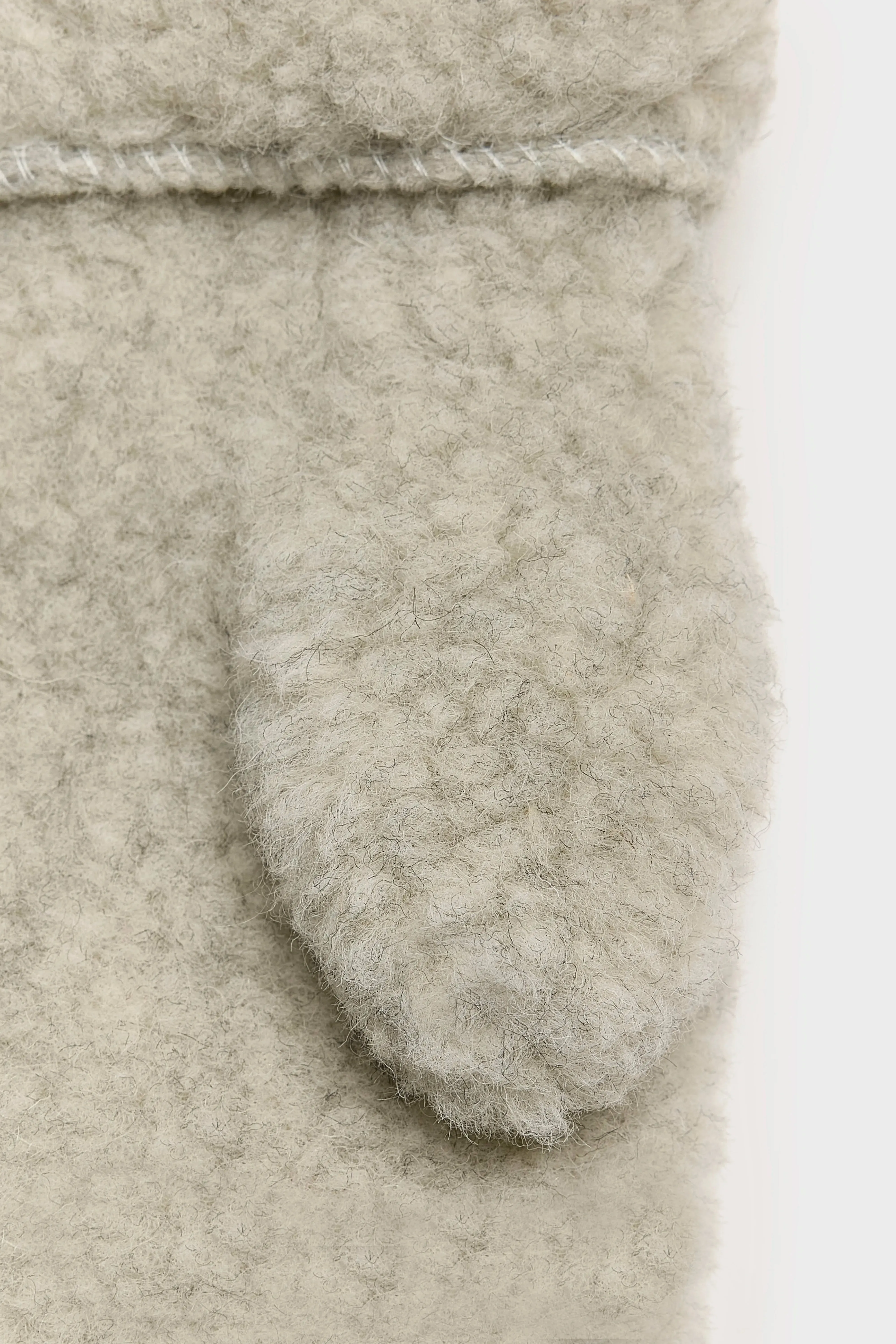 Simple Mittens (242 / W / LIGHT GREY) sold by Bellerose product image thumbnail 3