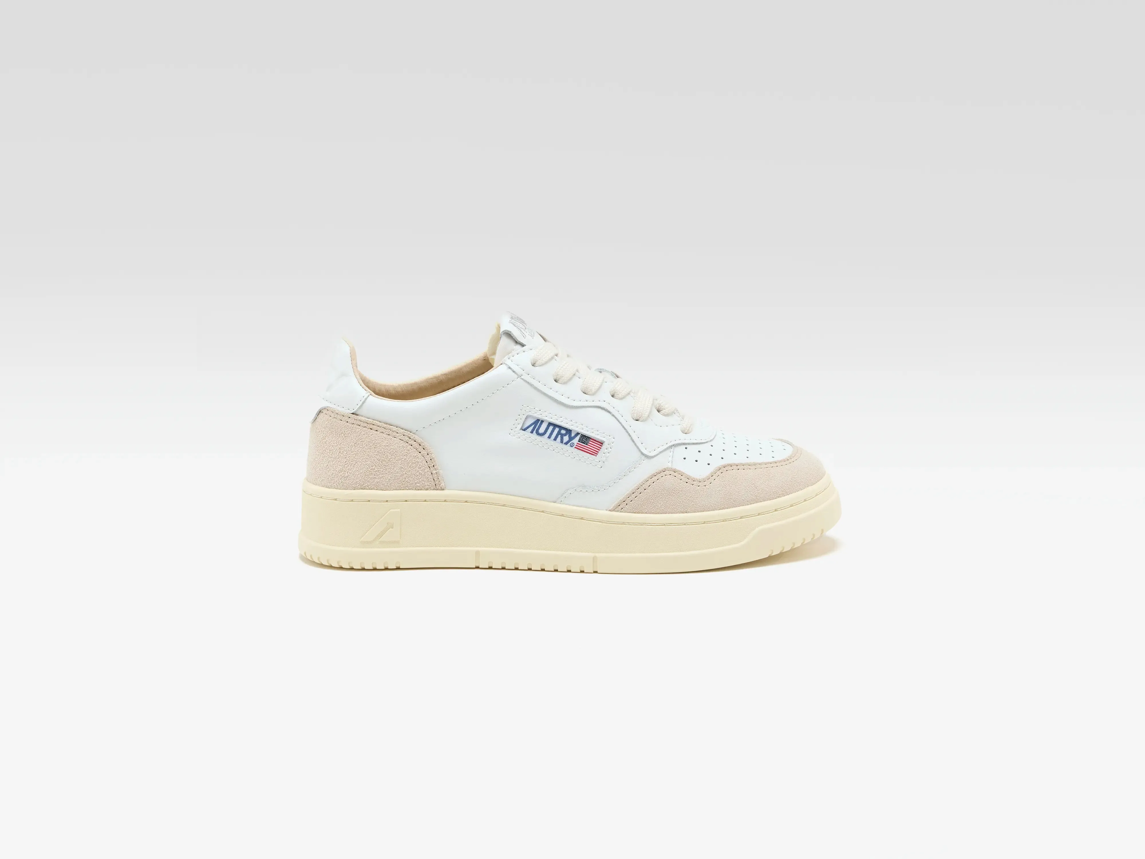 Medalist Low for Women (251 / W / WHITE) sold by Bellerose