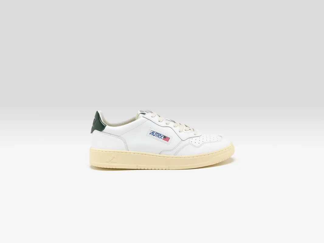 Medalist Low for Men  (252 / M / WHITE) sold by Bellerose