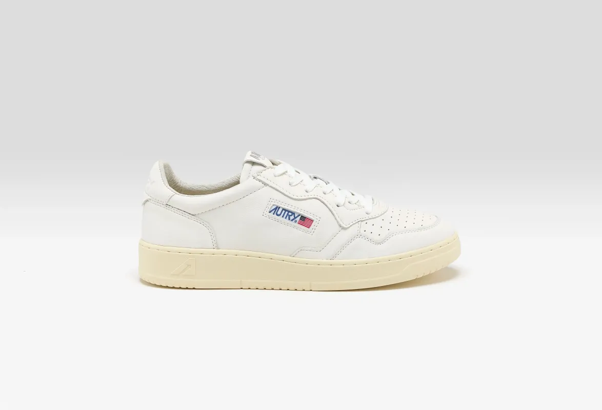 Medalist Low for Men (252 / M / WHITE) sold by Bellerose