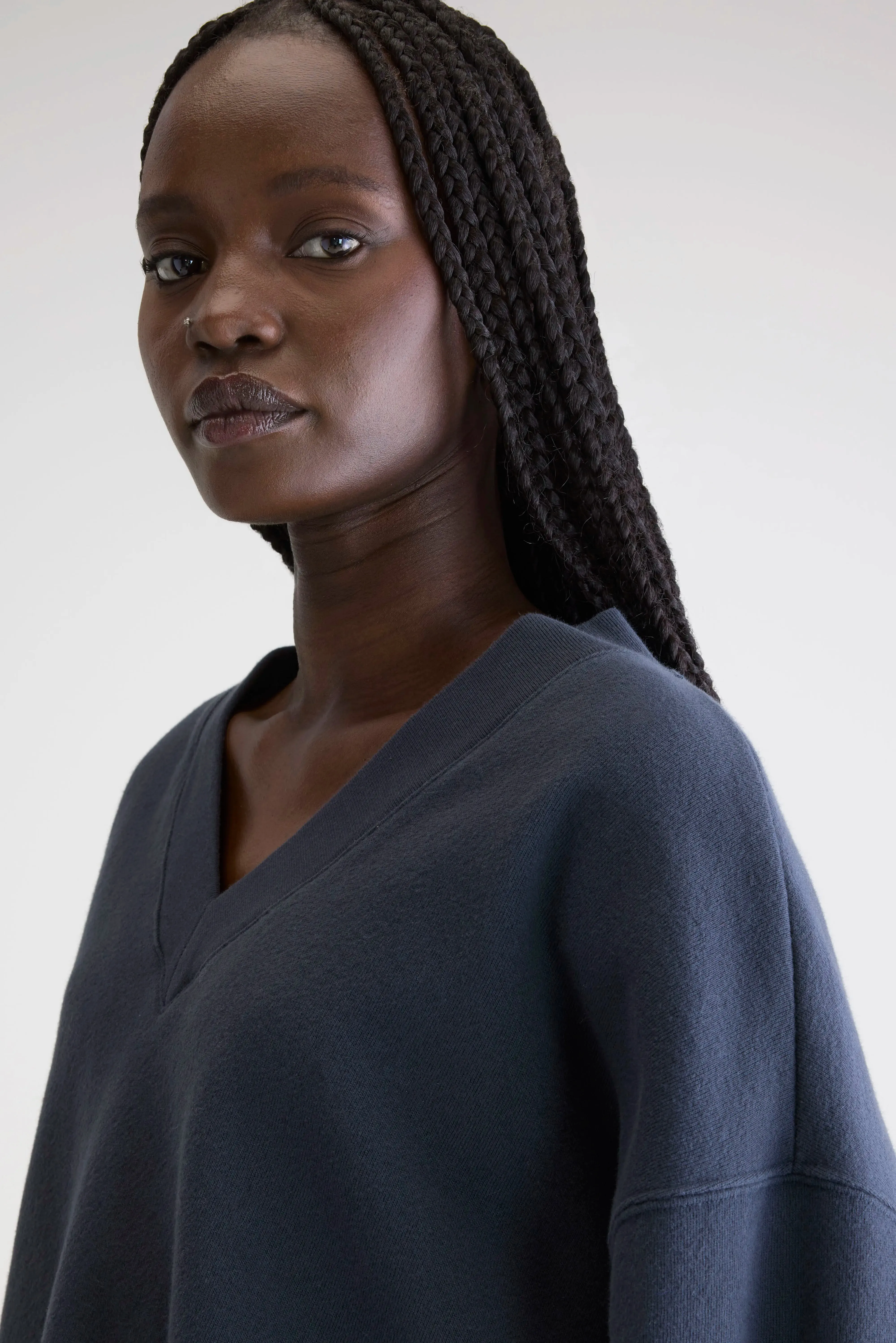 Varola v-neck sweatshirt (262 / W / NAVY) sold by Bellerose product image thumbnail 5