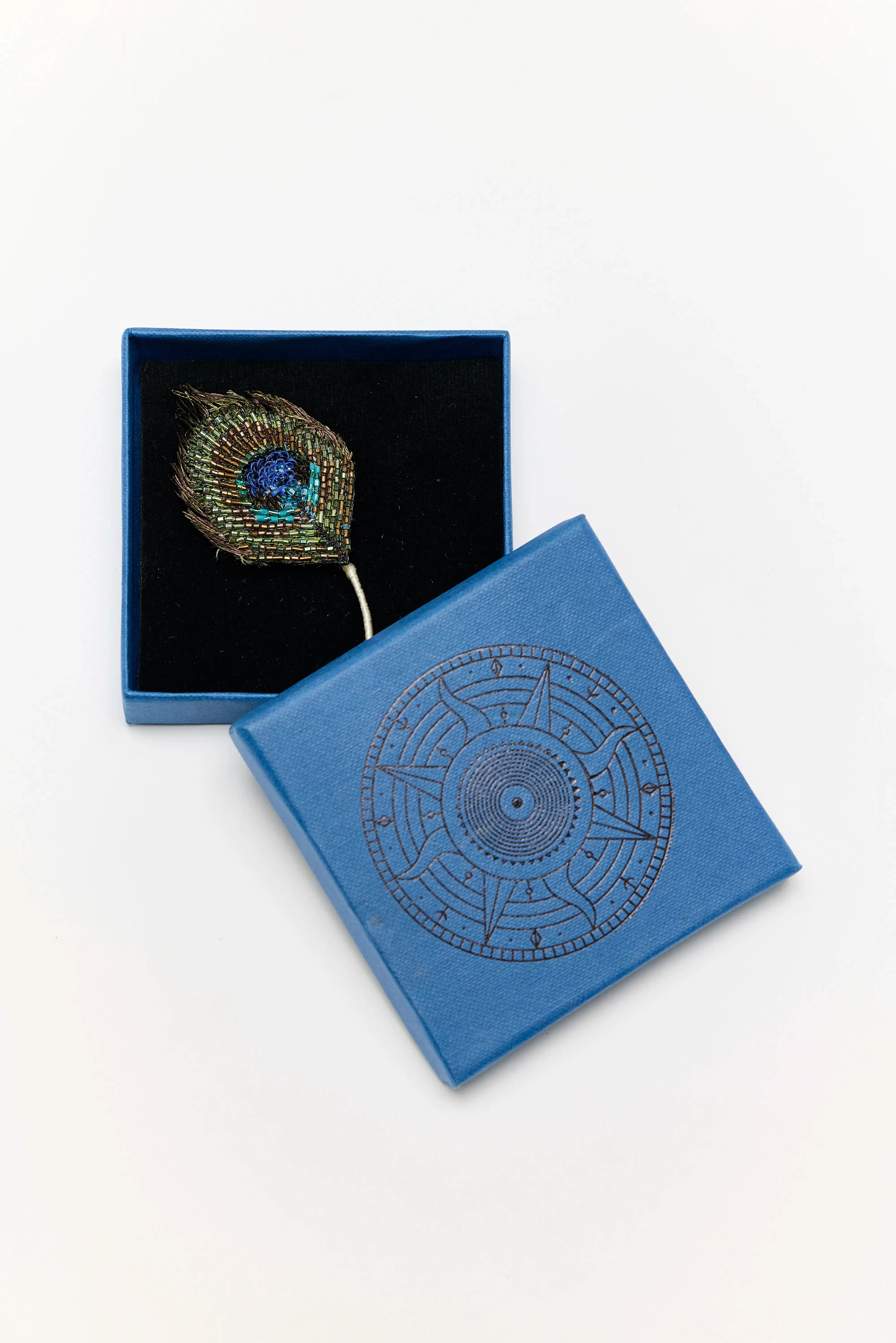 Luminous Peacock Feather Brooch Pin (252 / W / GREEN) sold by Bellerose product image thumbnail 2