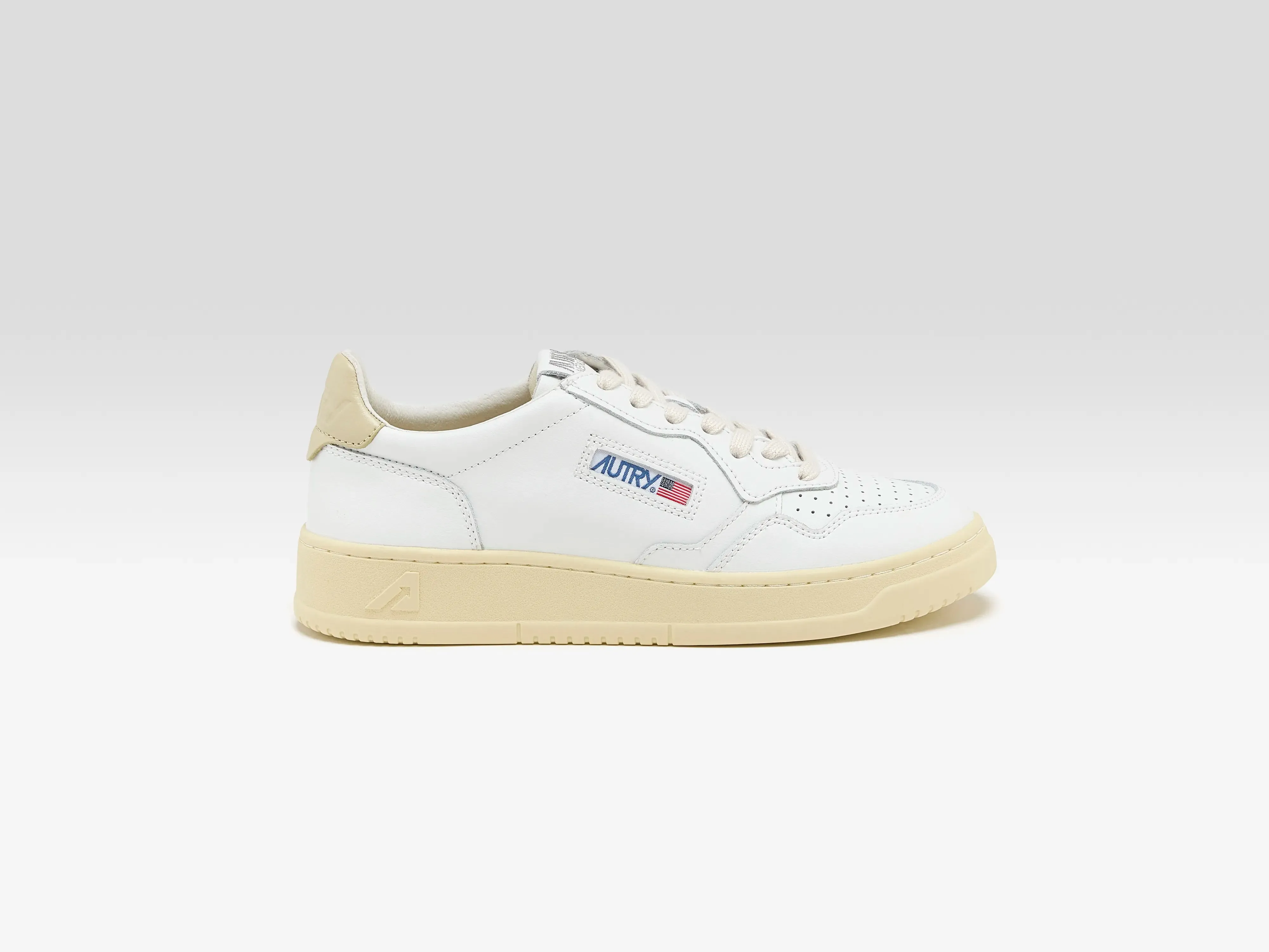 Medalist Low for Women (252 / W / BEIGE) sold by Bellerose