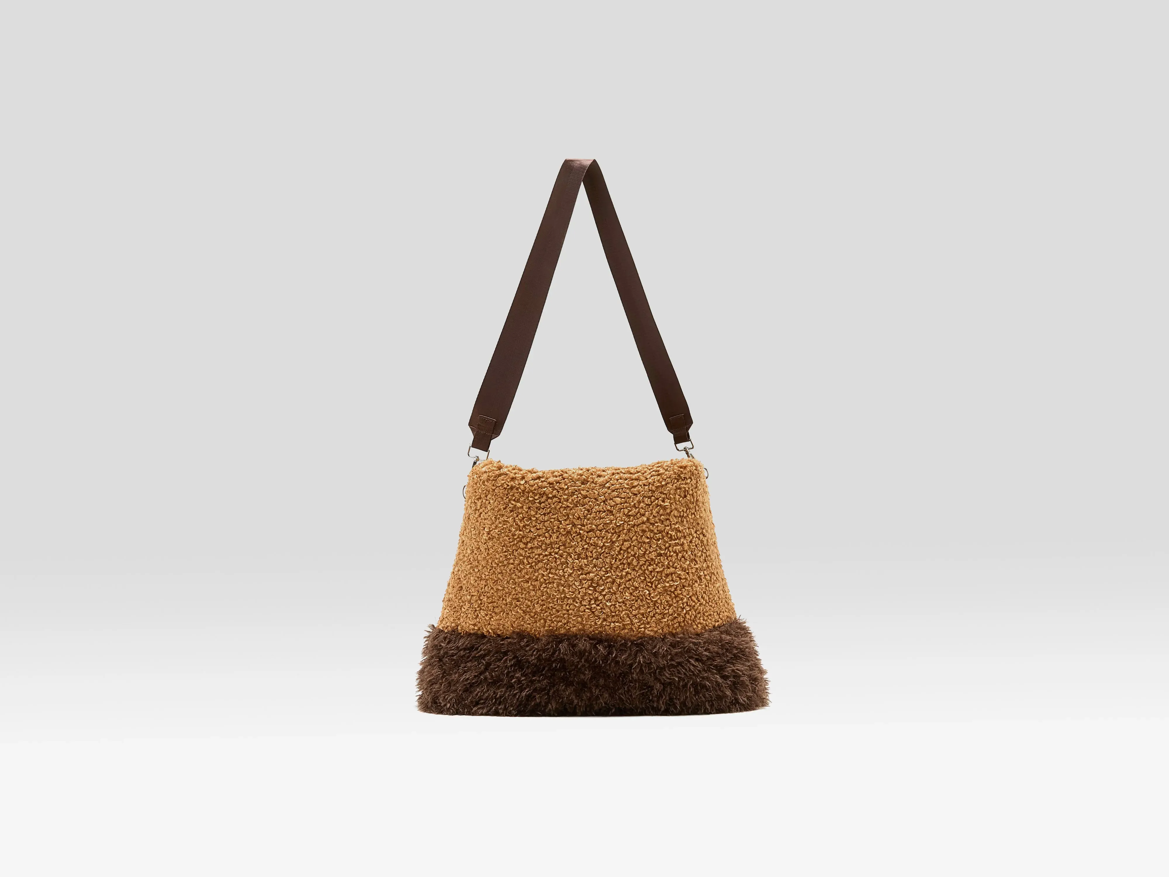 Helado shoulder bag (252 / W / SUEDE) sold by Bellerose