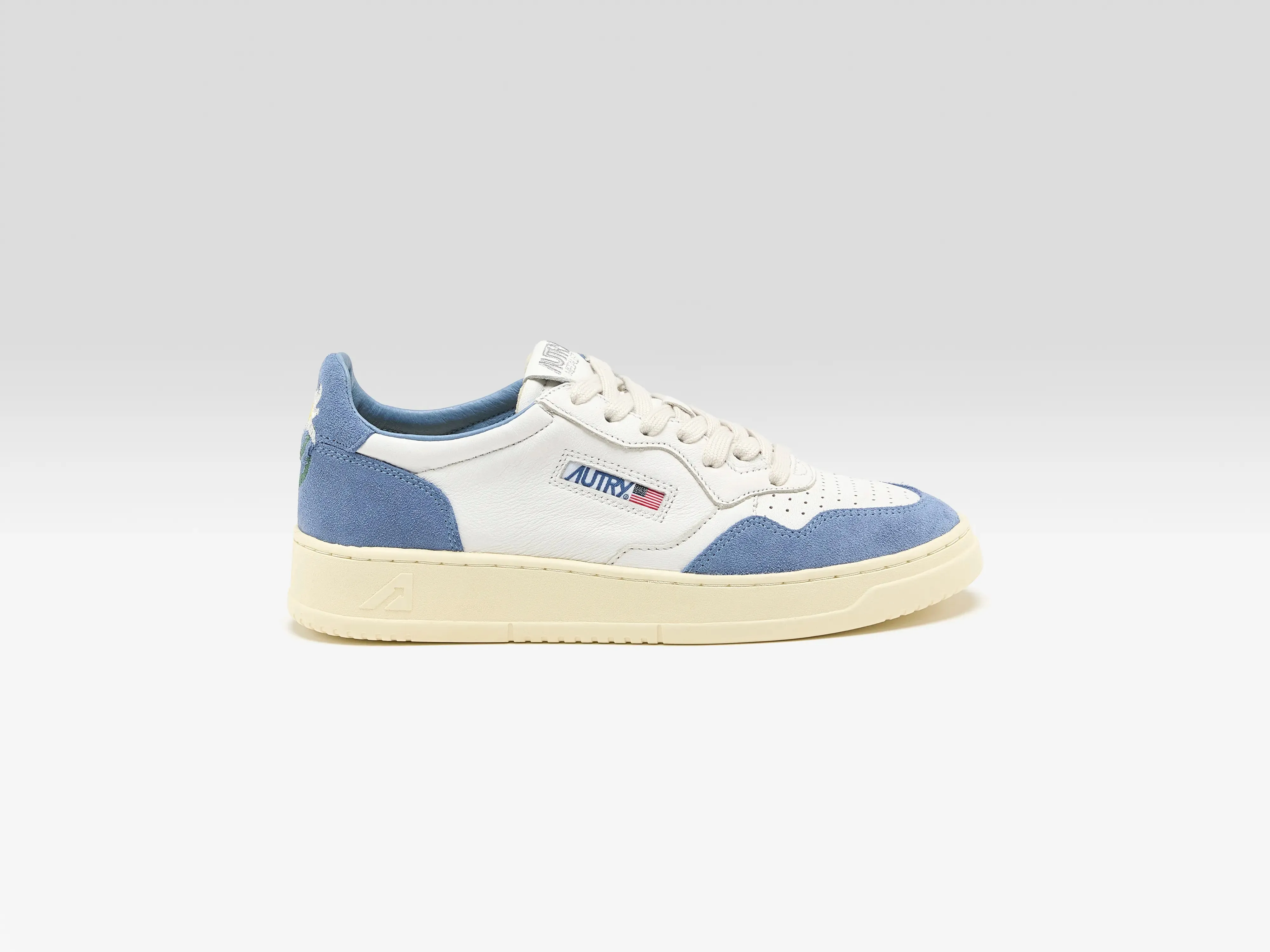 Medalist Low for Women (252 / W / PALE BLUE) sold by Bellerose