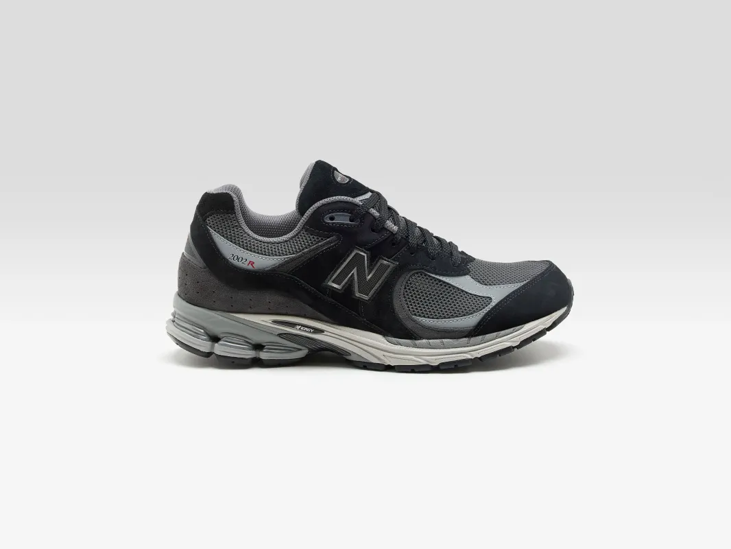 2002R for Men  (252 / M / BLACK) sold by Bellerose