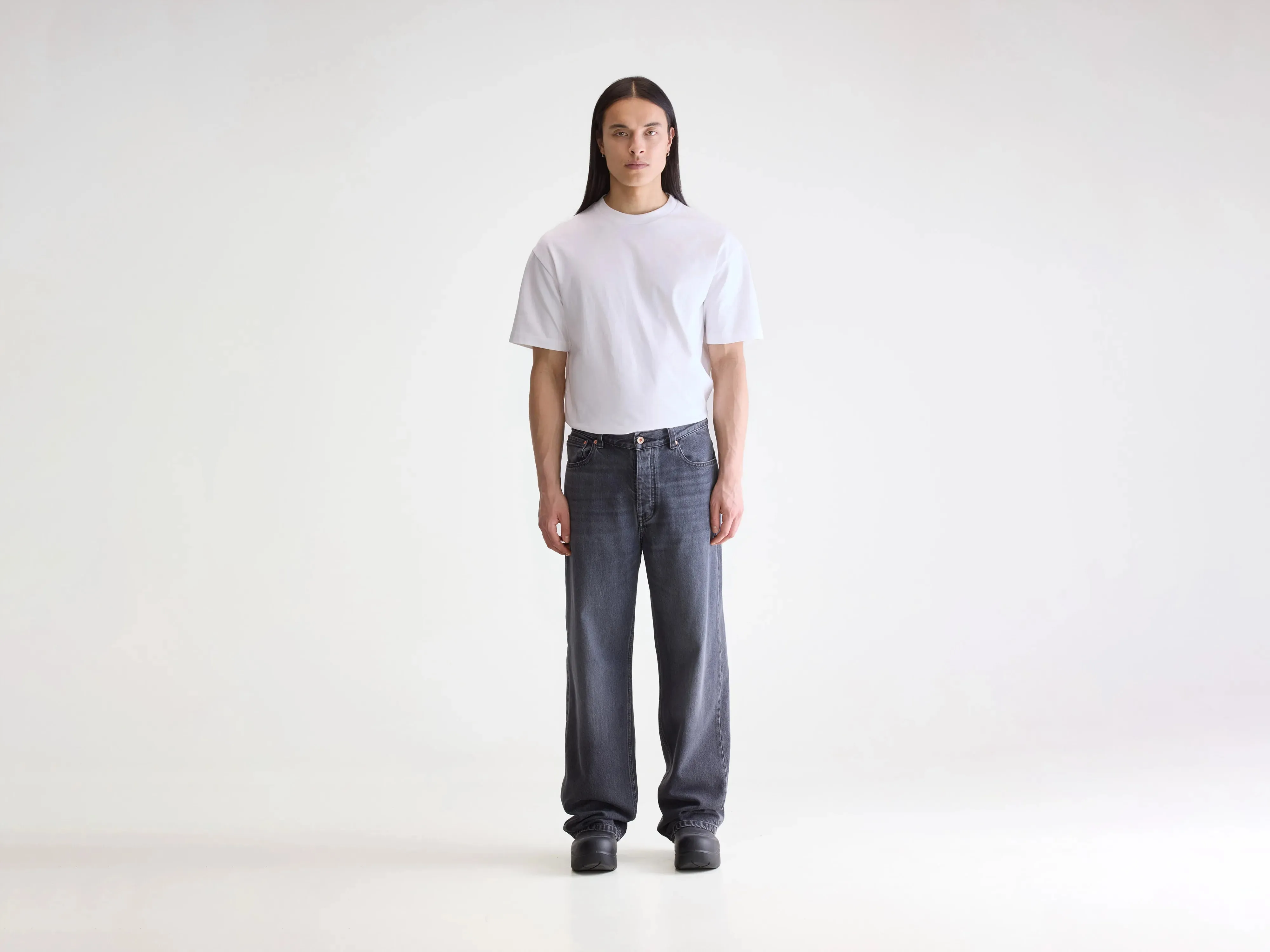 Denim N. 05 wide jeans (252 / M / VINTAGE BLACK) sold by Bellerose