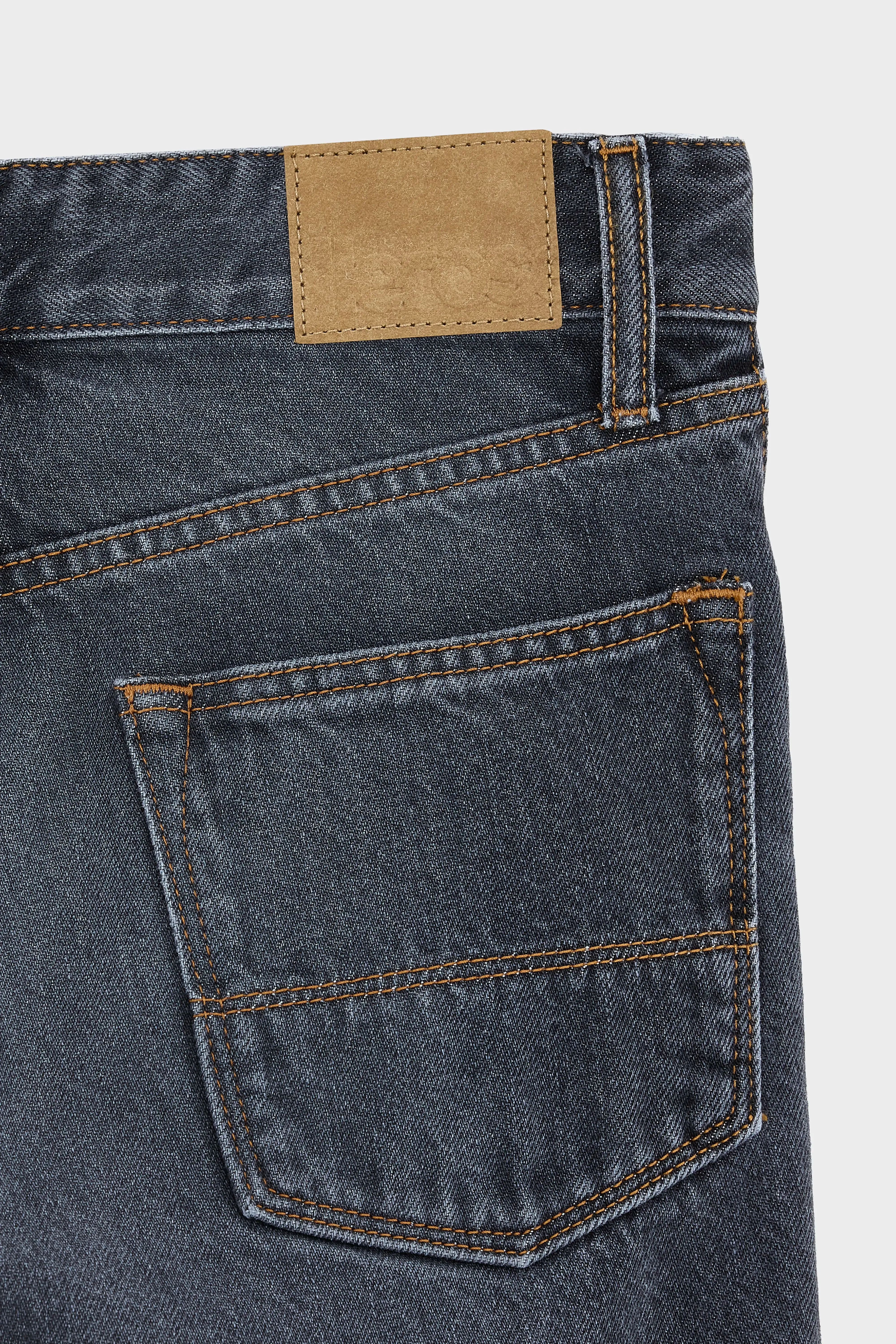 Peyo tapered jeans (252 / B / USED BLACK) sold by Bellerose product image thumbnail 5