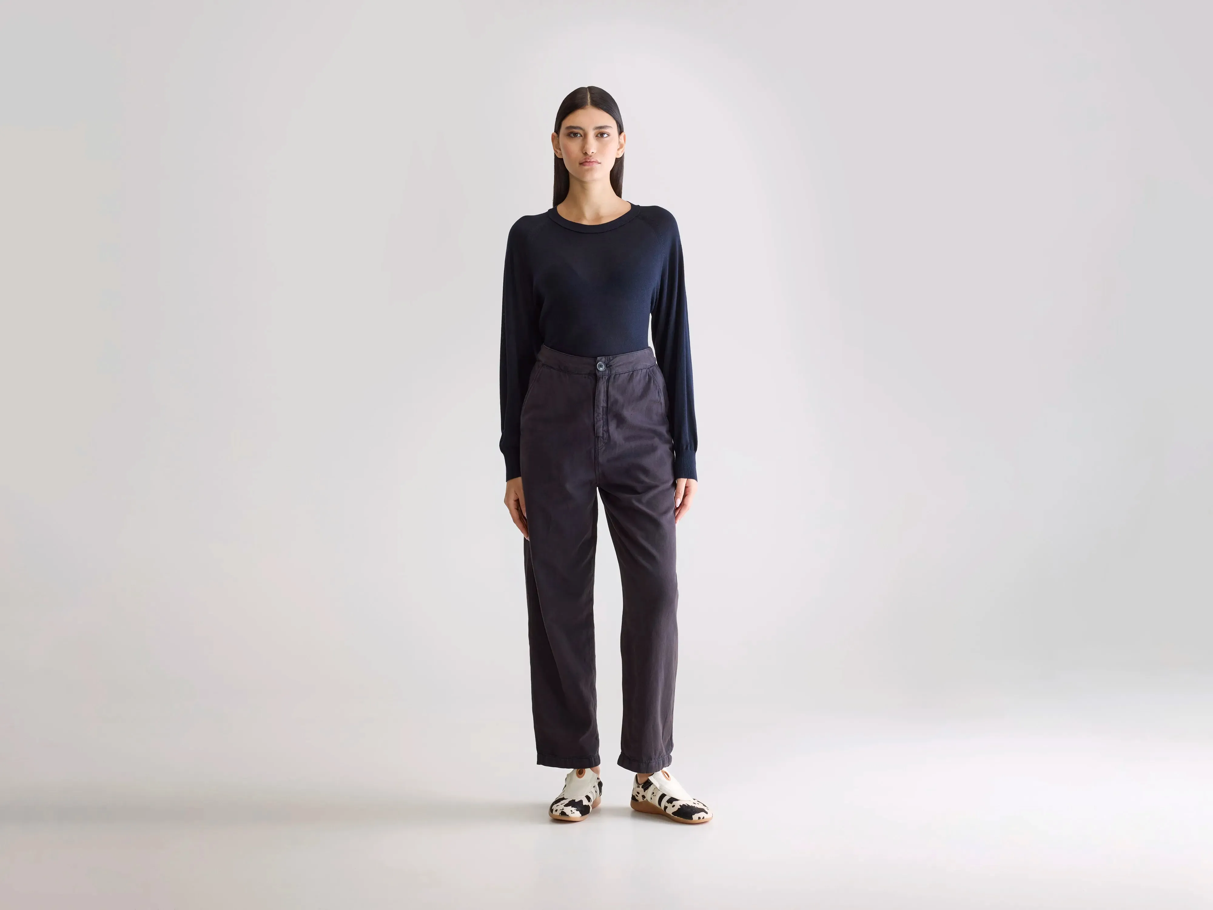 Pasop relaxed trousers (252 / W / OFF BLACK) sold by Bellerose