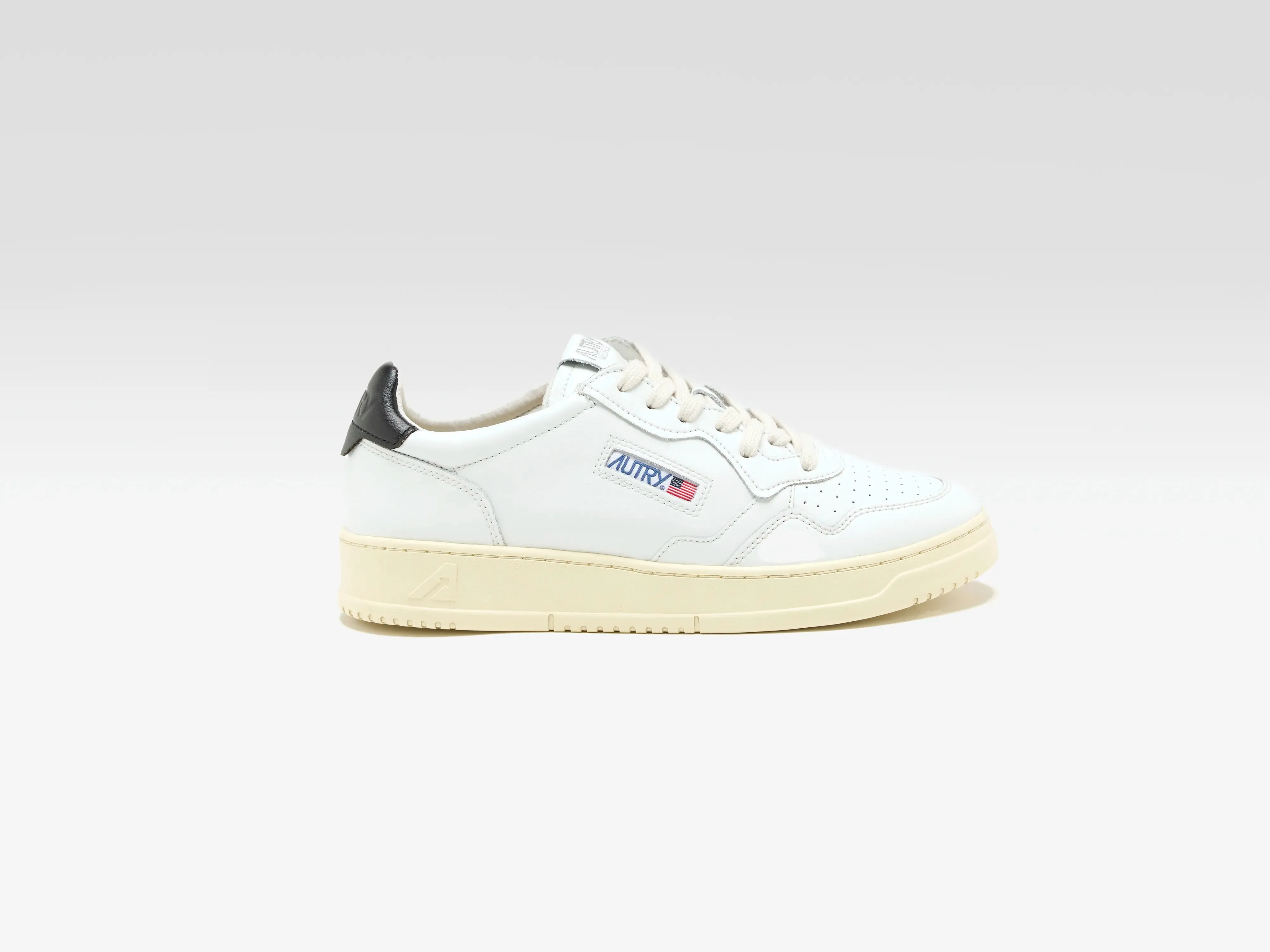 Medalist Low for Men (251 / M / BLACK) sold by Bellerose