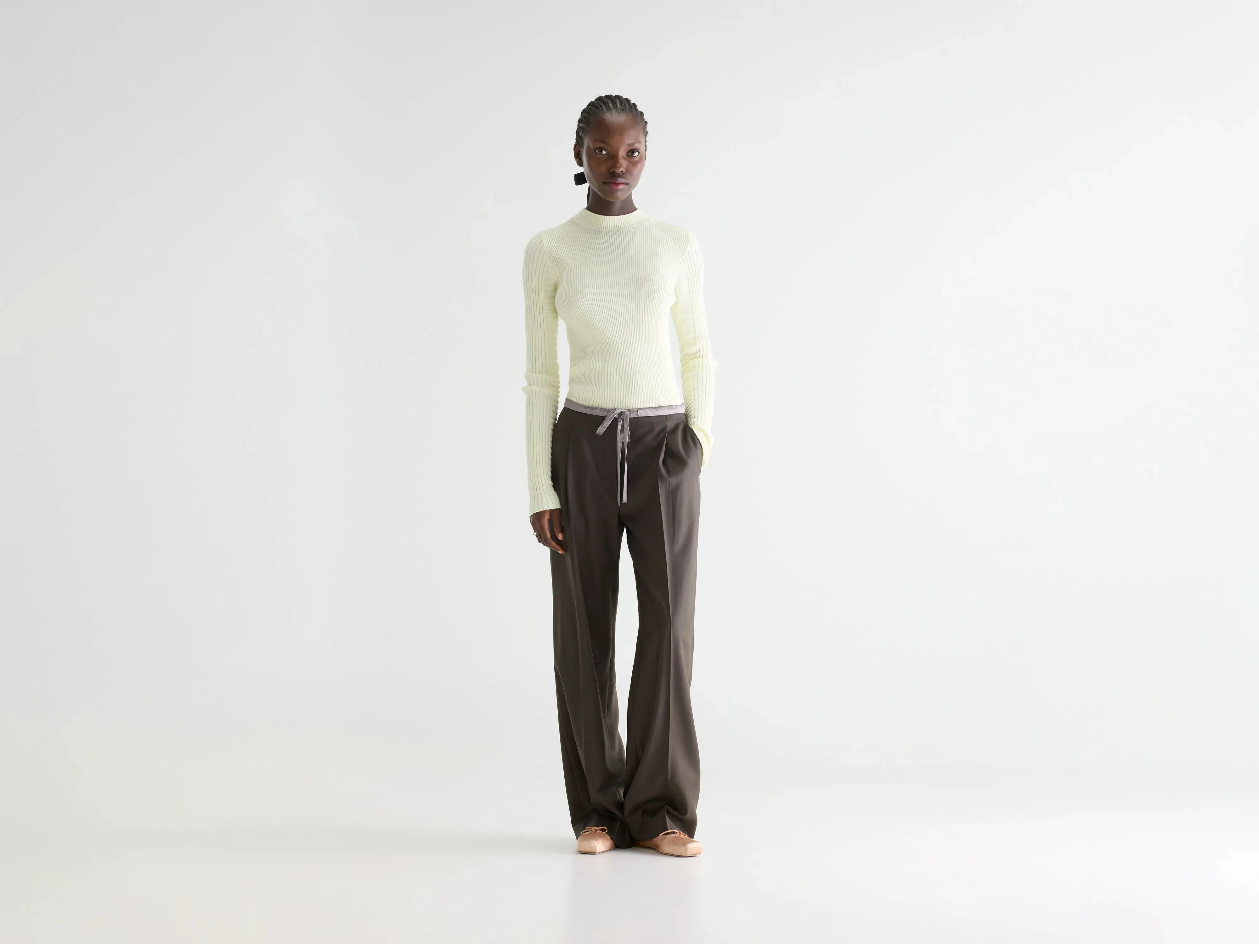 Vestal regular trousers (261 / W / DARK ROAST) sold by Bellerose