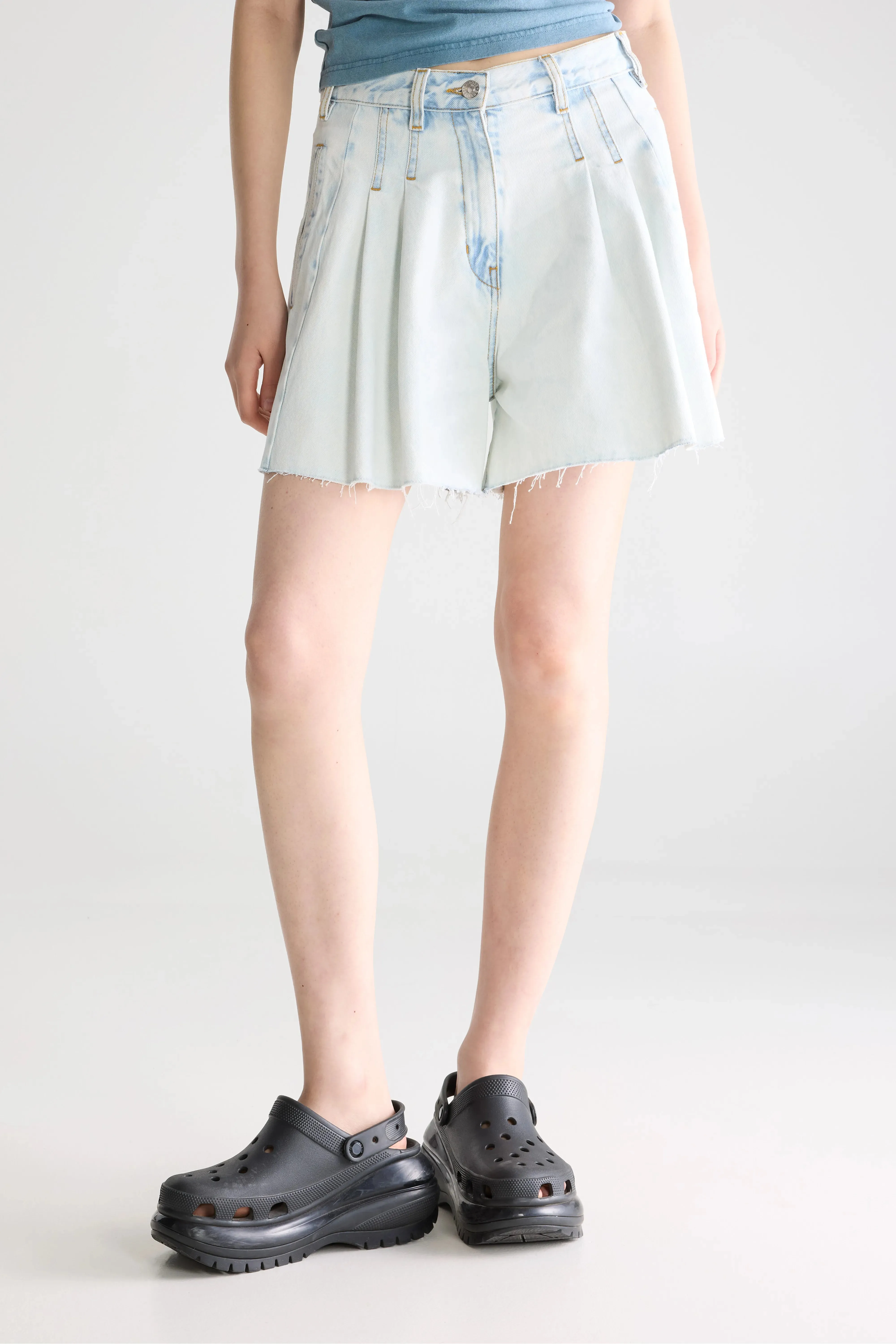 Presley wide denim shorts (261 / W / ICE BLEACH) sold by Bellerose product image thumbnail 3