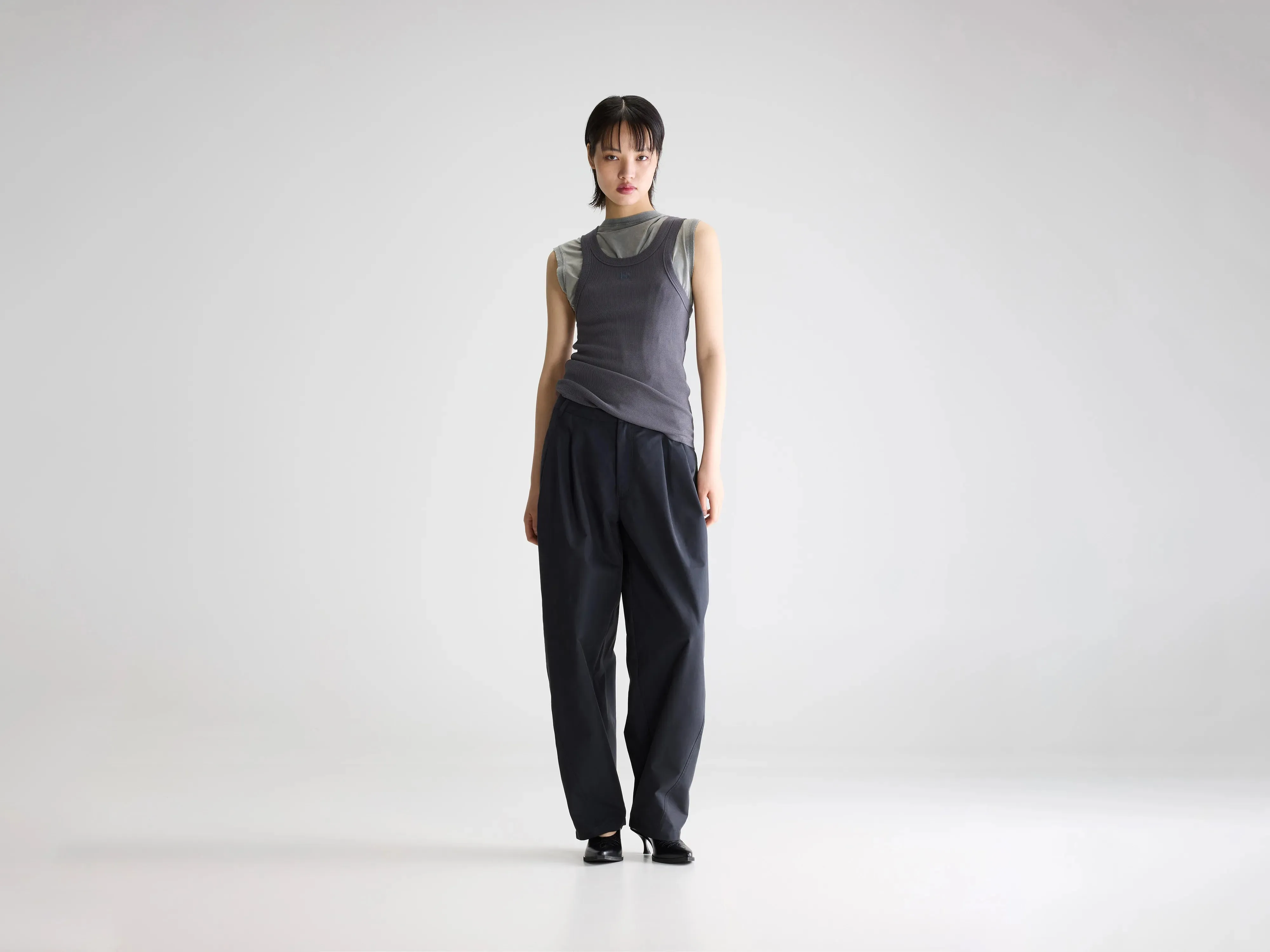 Jimi tapered trousers (261 / W / NAVY) sold by Bellerose