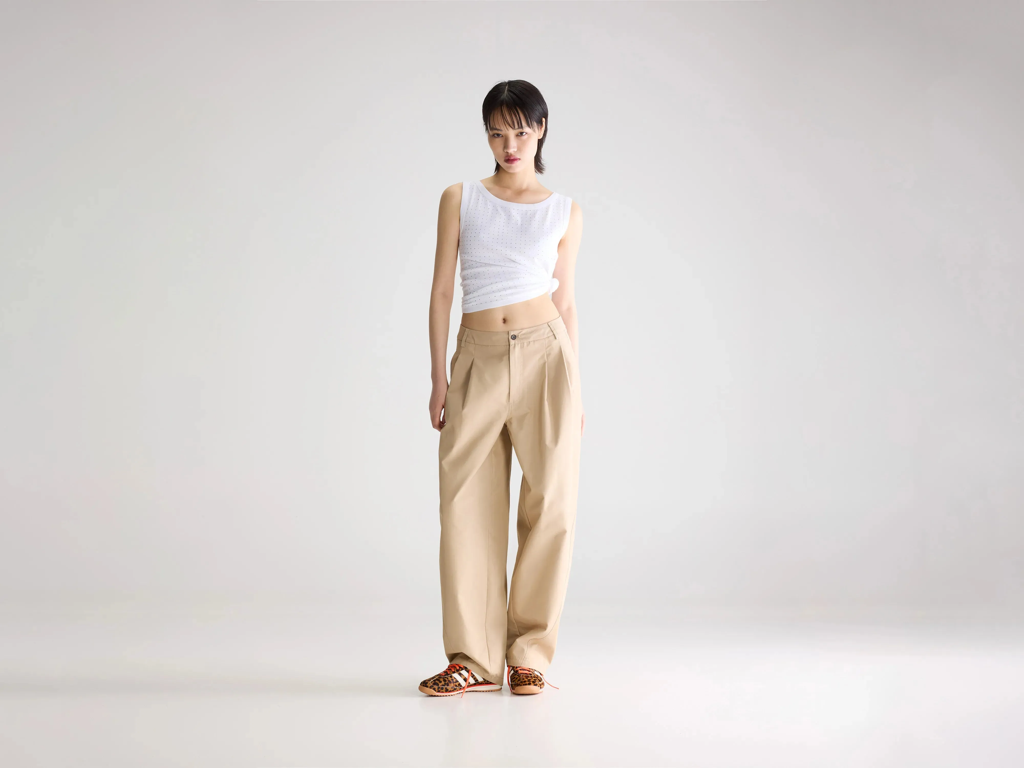 Jimi tapered trousers (261 / W / CLAY) sold by Bellerose