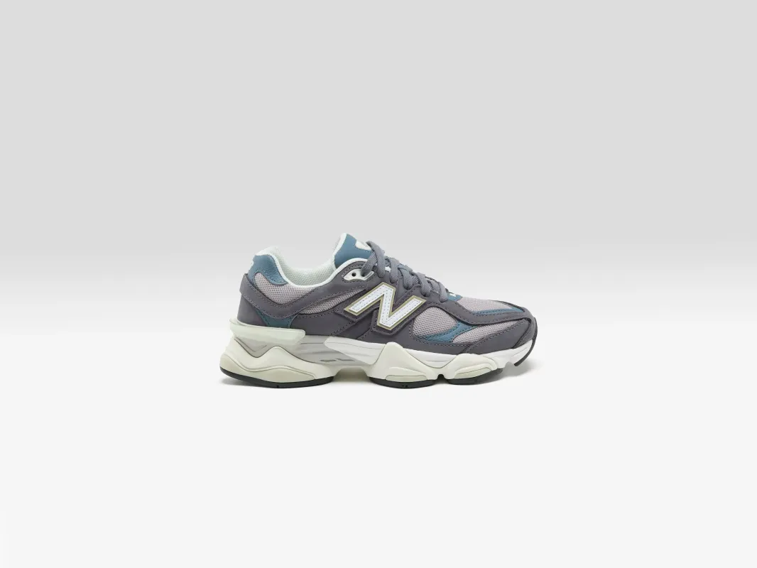 9060 for Women (261 / W / NIGHT SHADOW) made by New Balance