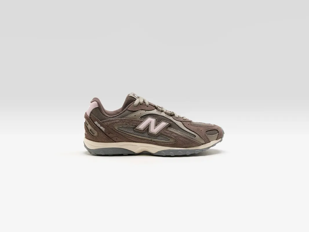 204L for Women  (261 / W / BROWN) made by New Balance