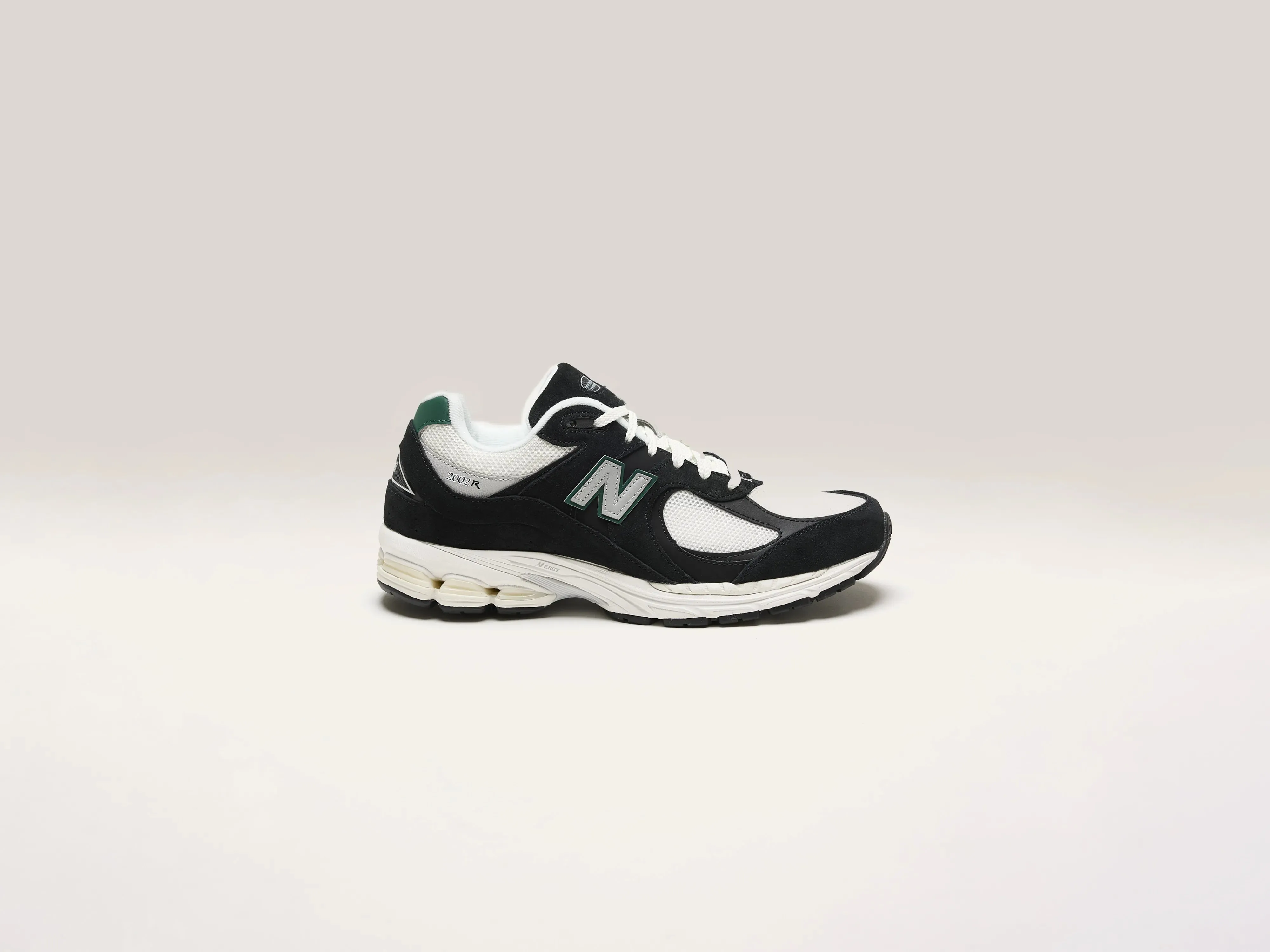 2002R for Men (242 / M / BLACK) sold by Bellerose
