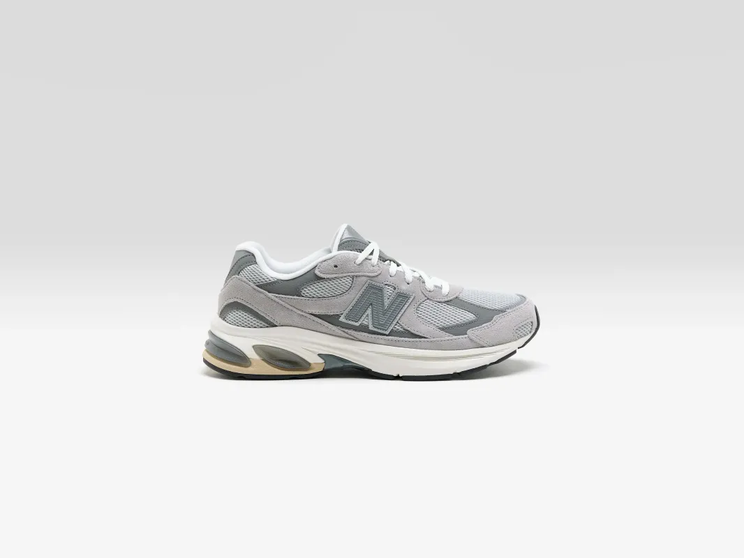 2010 for Men  (261 / M / CLOUD) made by New Balance