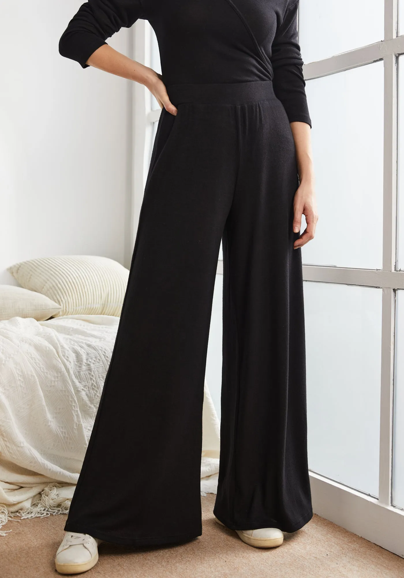 UltraEase Wide Leg Lounge Pant (Black) sold by Betabrand product image thumbnail 3