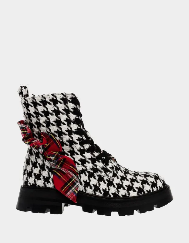 ROZEY BLACK/WHITE made by Betsey Johnson
