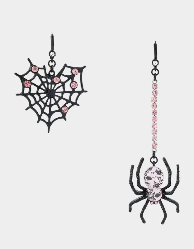 MISMATCH SPIDER WEB LEVERBACK EARRING BLACK made by Betsey Johnson
