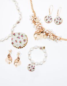 SHELL YEAH BIB NECKLACE WHITE sold by Betsey Johnson