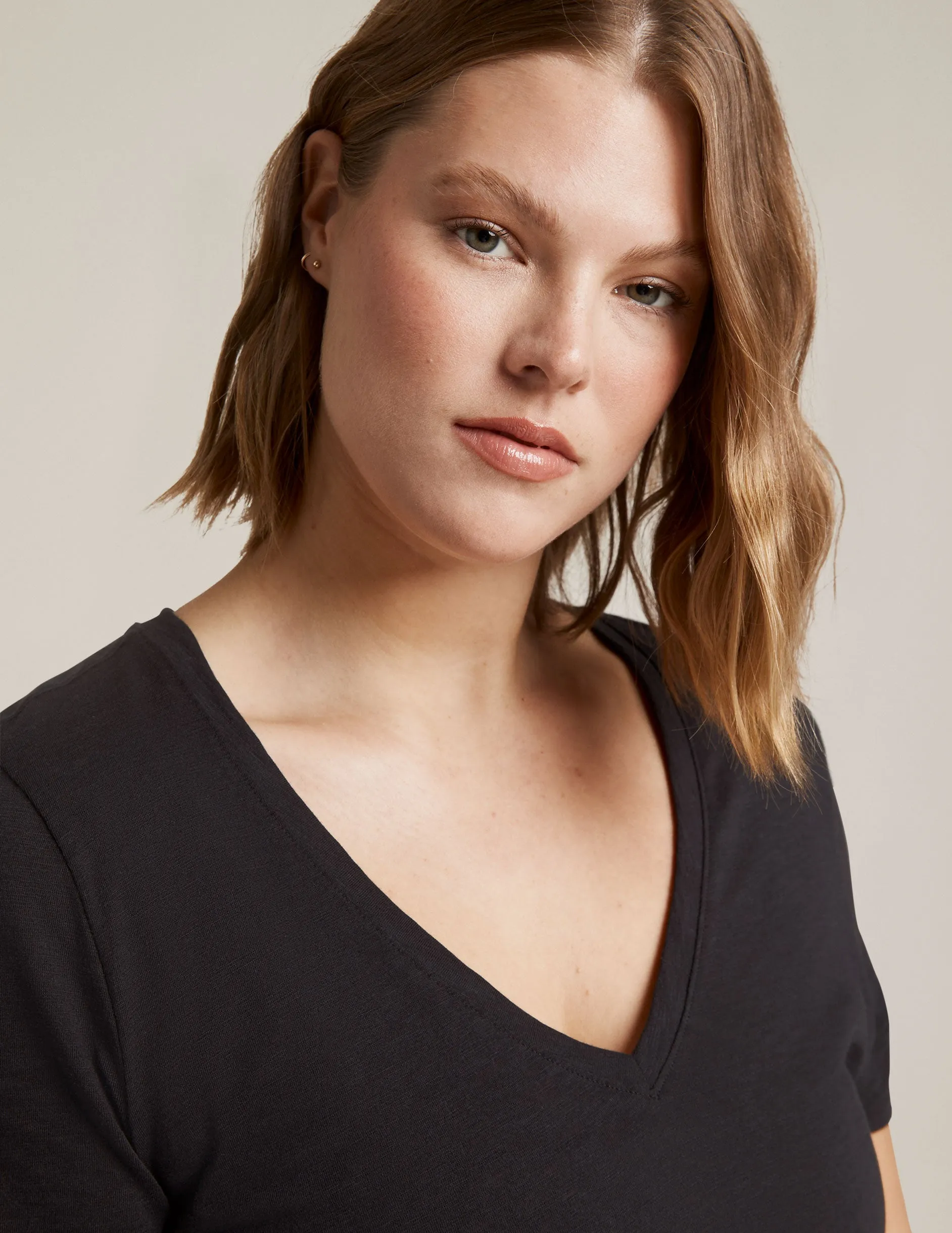 Signature V-Neck Tee sold by Beyond Yoga product image thumbnail 4