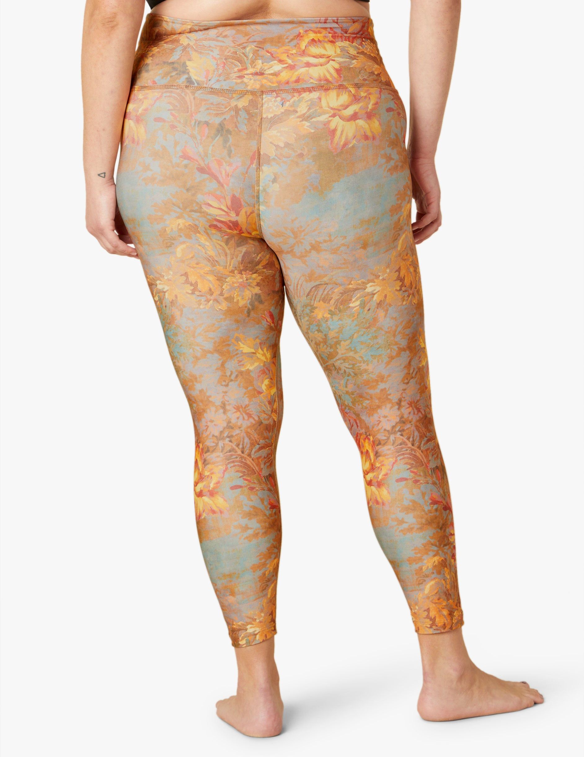 Wallpaper Floral Endurance Light High Waisted Midi Legging sold by Beyond Yoga product image thumbnail 9