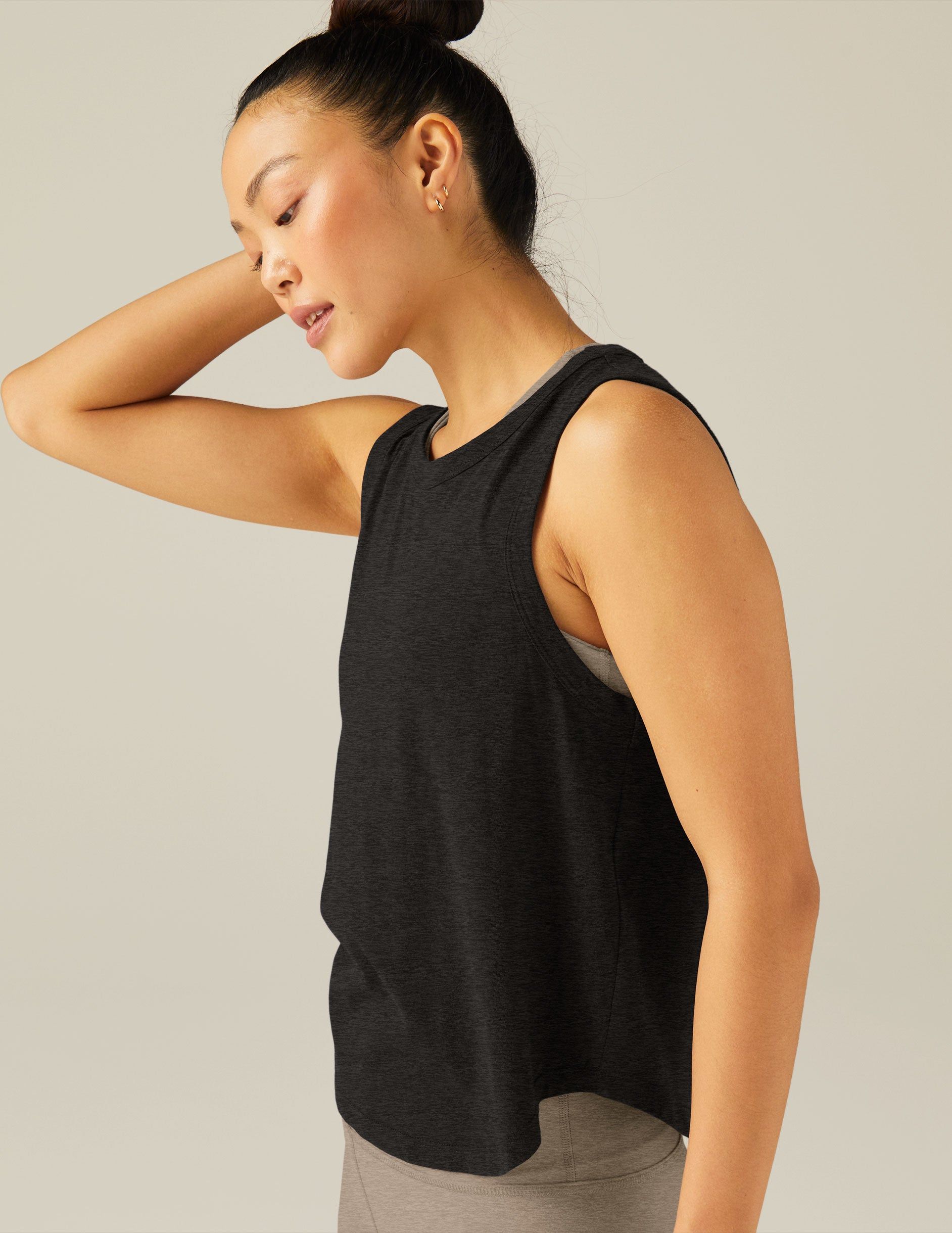 Signature Curved Hem Tank sold by Beyond Yoga product image thumbnail 2