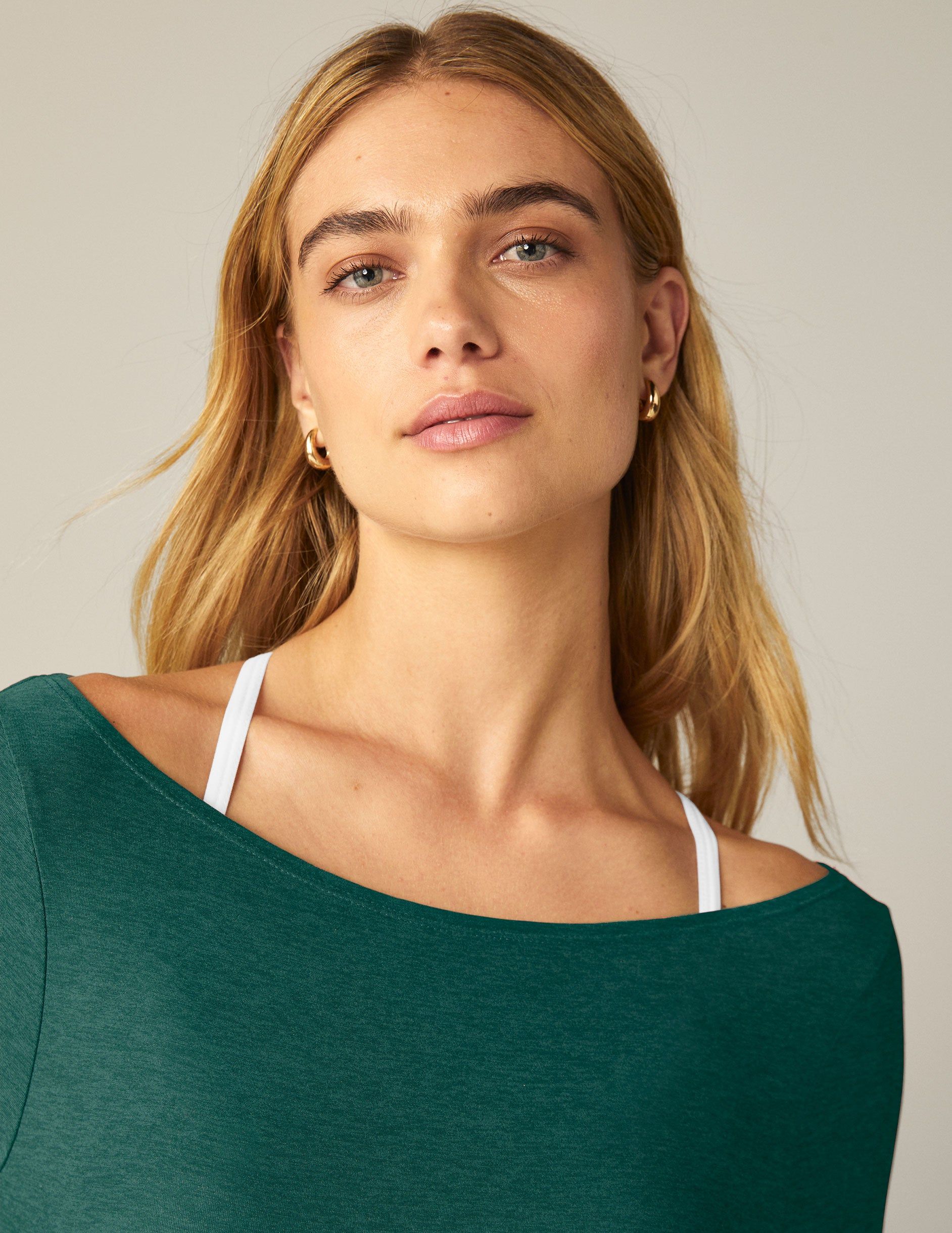 Featherweight Shoulder It Pullover sold by Beyond Yoga product image thumbnail 5