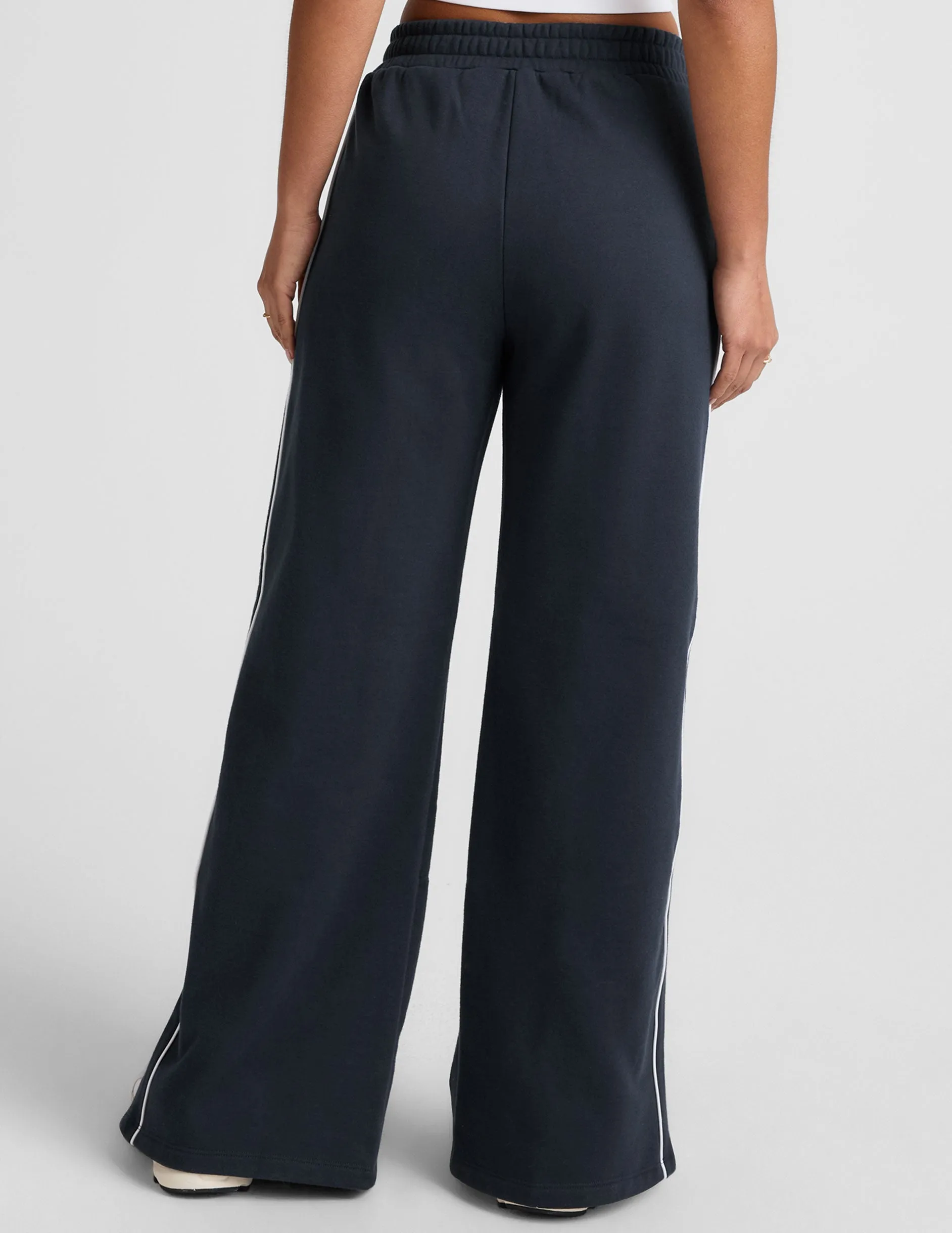 LuxeFleece Piper Wide Leg Pant sold by Beyond Yoga product image thumbnail 4